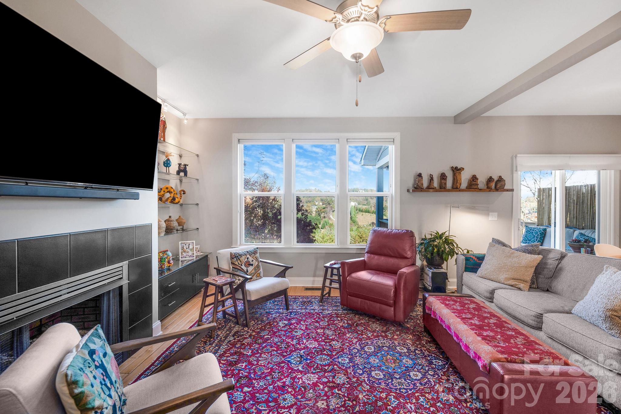 great space for entertaining guests - 50 Rose Creek Road, Leicester