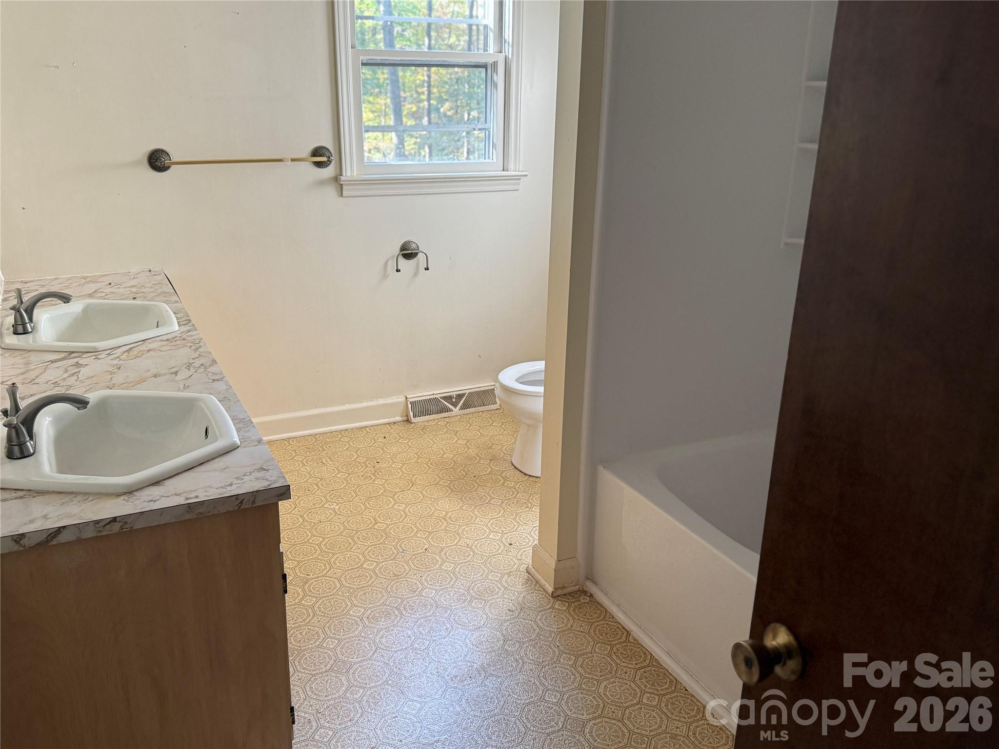 Single Family Residence at 237 Antietam Road, Statesville, photo 11 of 19