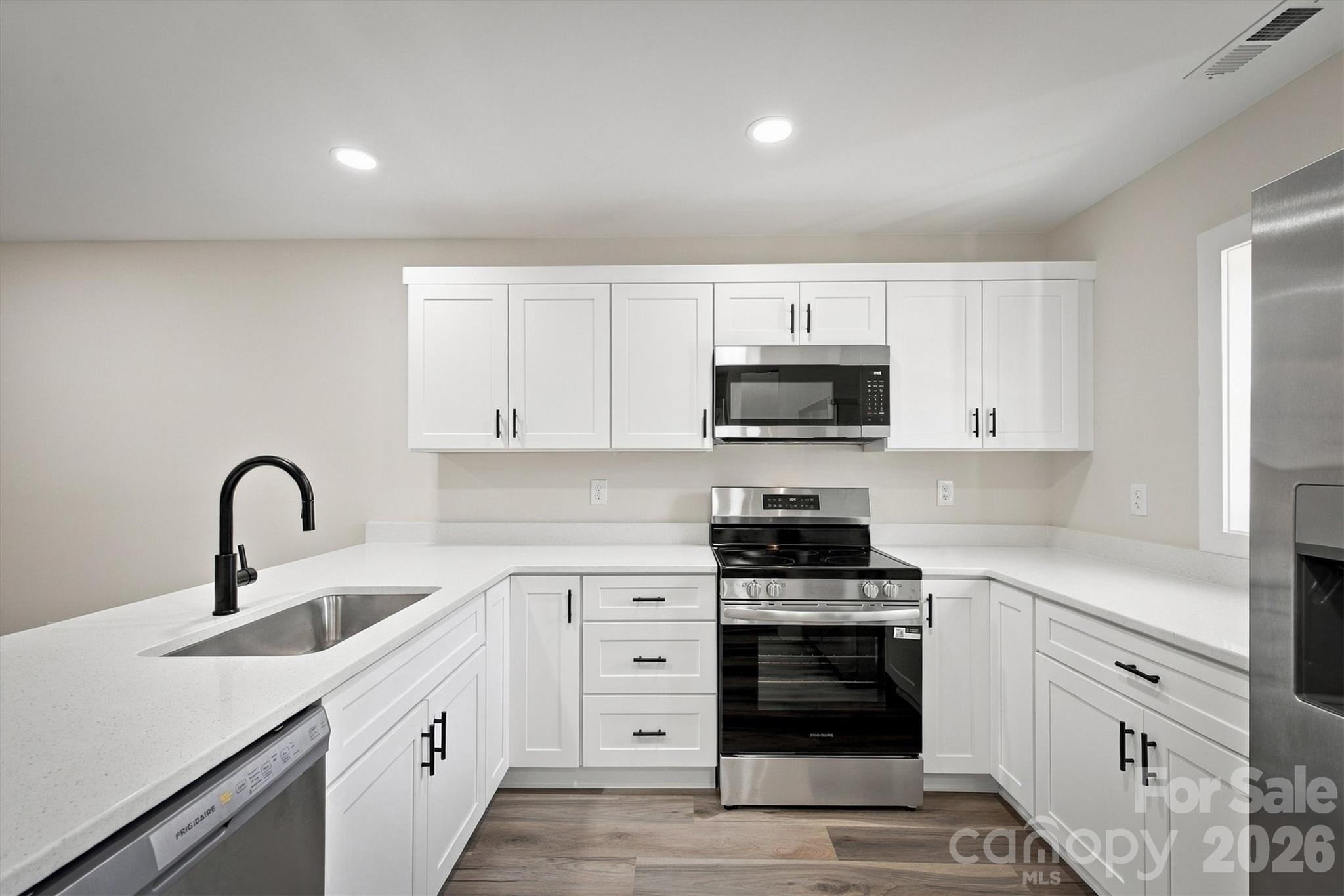 Stainless Steel Appliances - 194 Beacon Avenue, Morganton