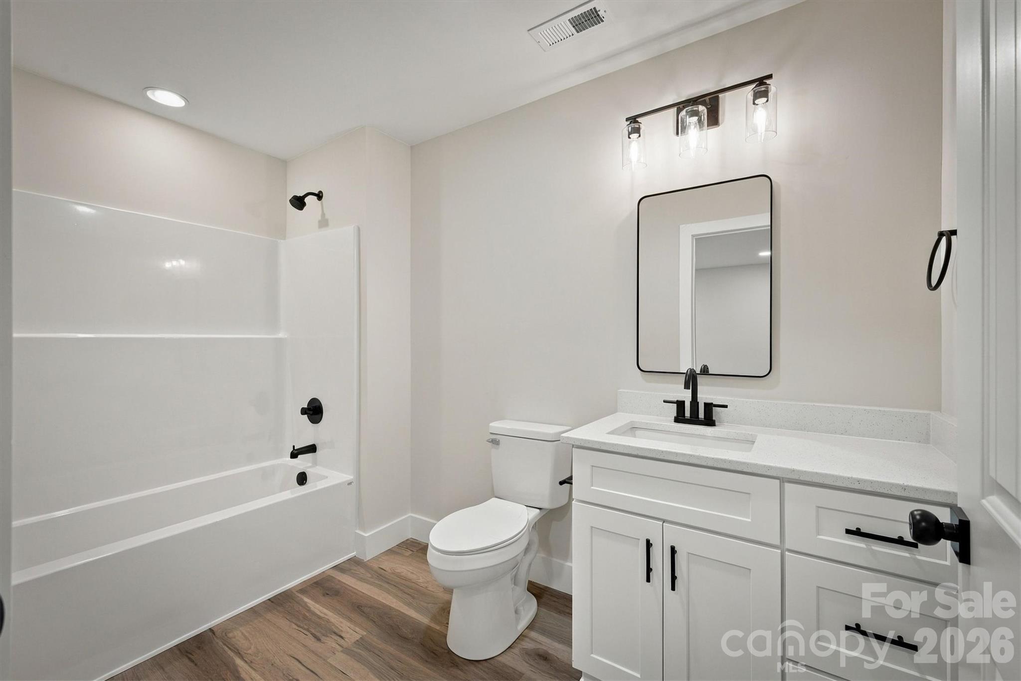 Main Level Bathroom - 194 Beacon Avenue, Morganton