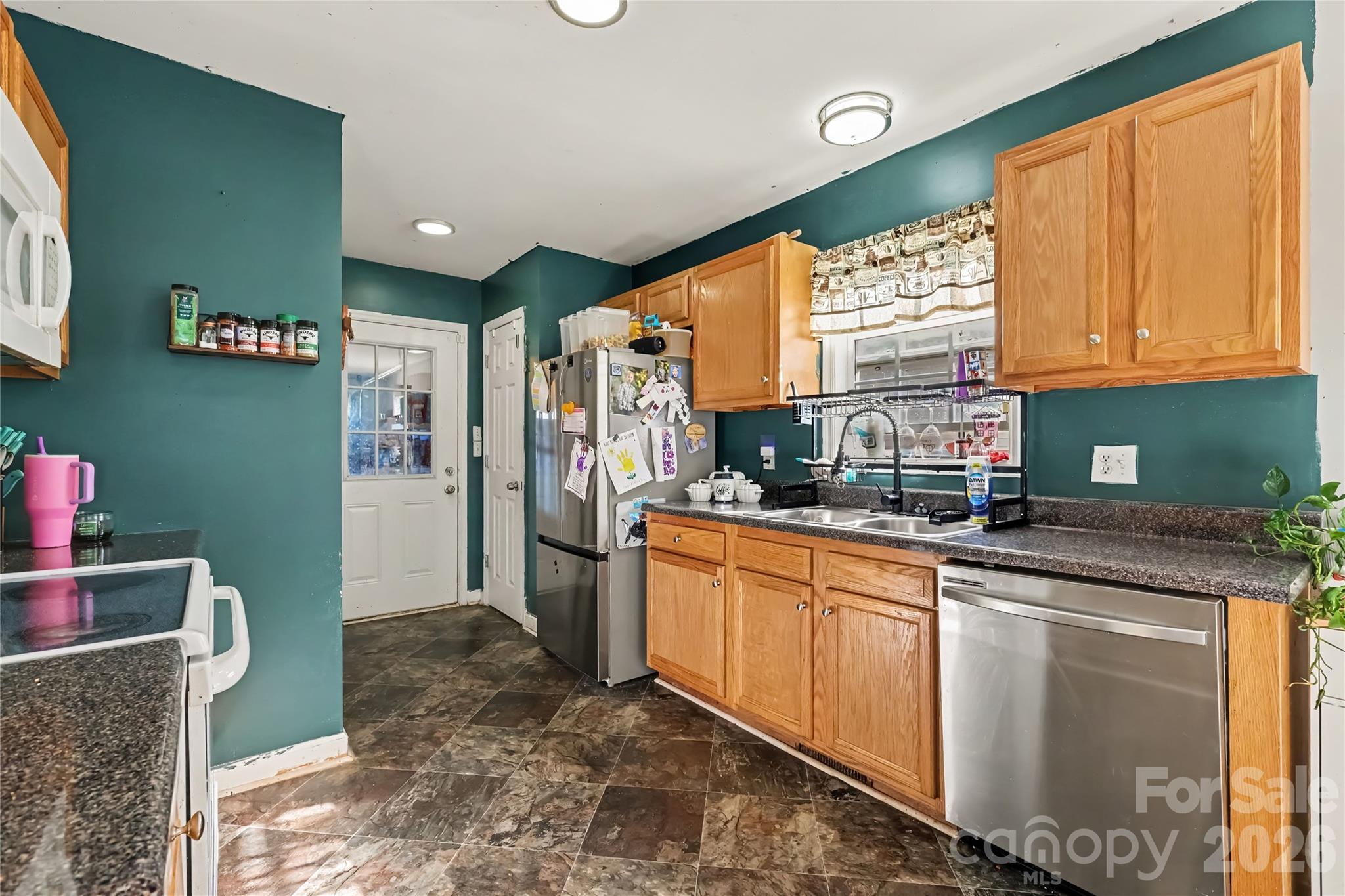 Single Family Residence at 2053 E Park Drive, Lancaster, photo 6 of 20