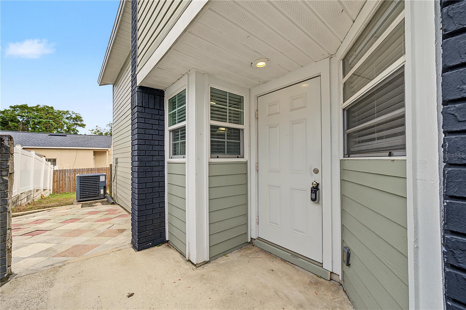 Front Door (Side Entry) - 208 ALSTON DR, ORLANDO
