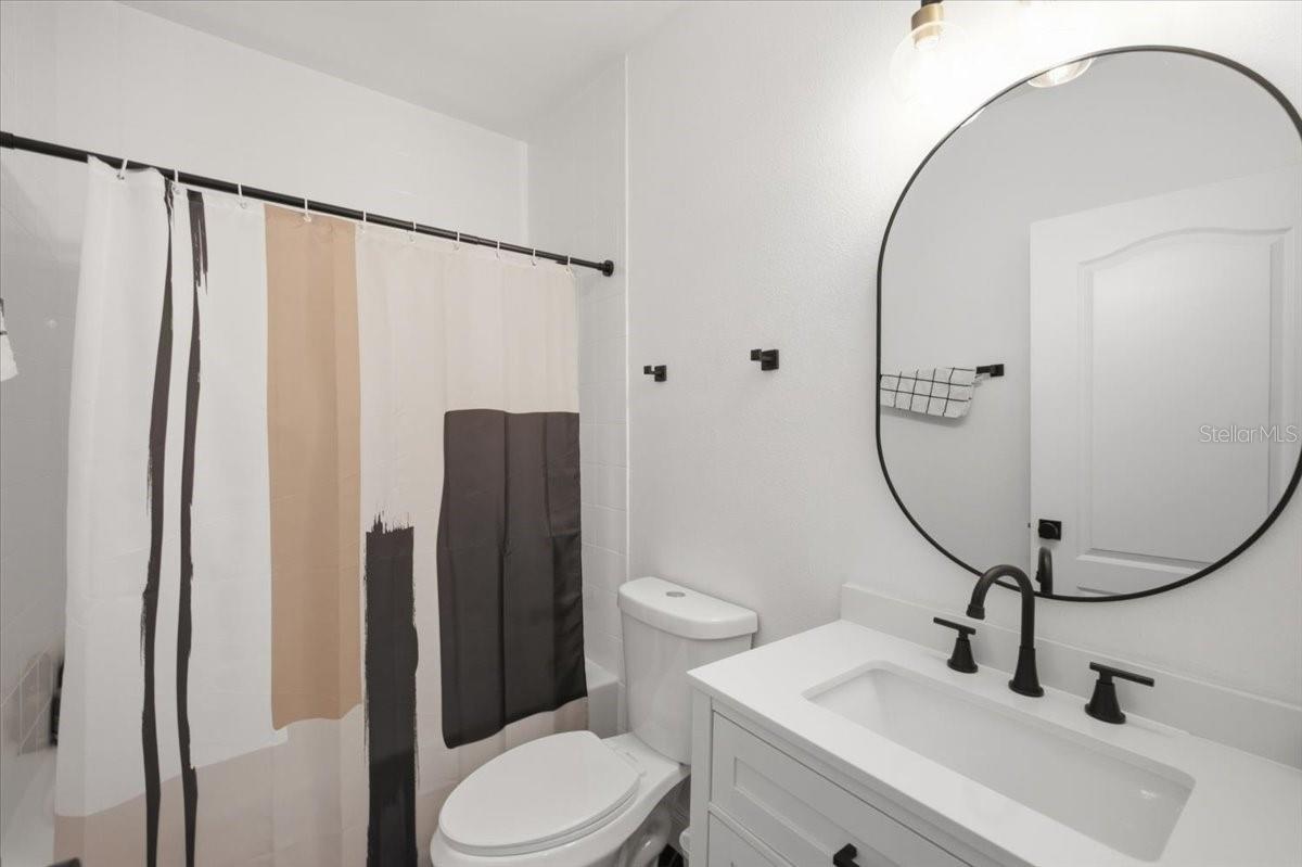 Full Bathroom 2 - 2315 W NORTH A ST #3, TAMPA
