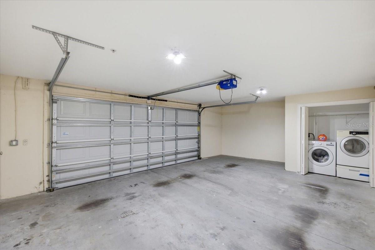garage on main level with washer and dryer - 2315 W NORTH A ST #3, TAMPA