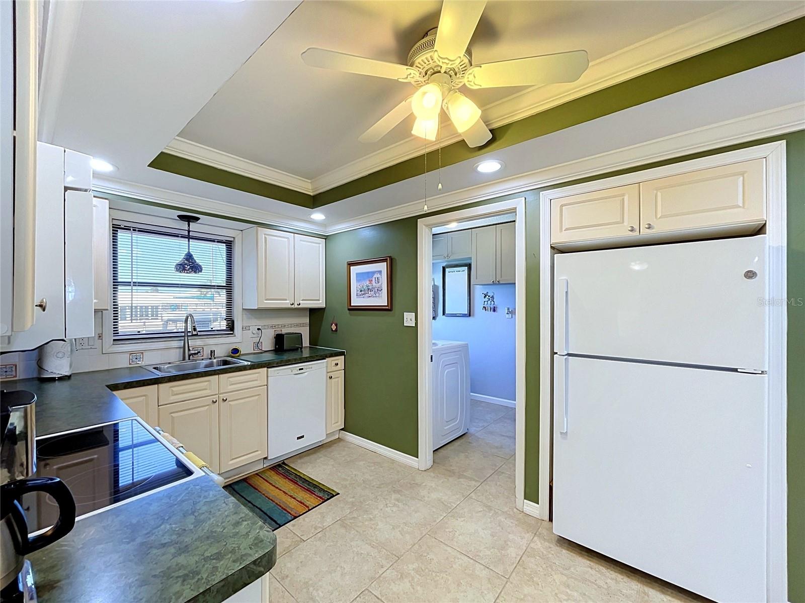 Condominium at 3852 CATALINA DR #127, BRADENTON, photo 30 of 87