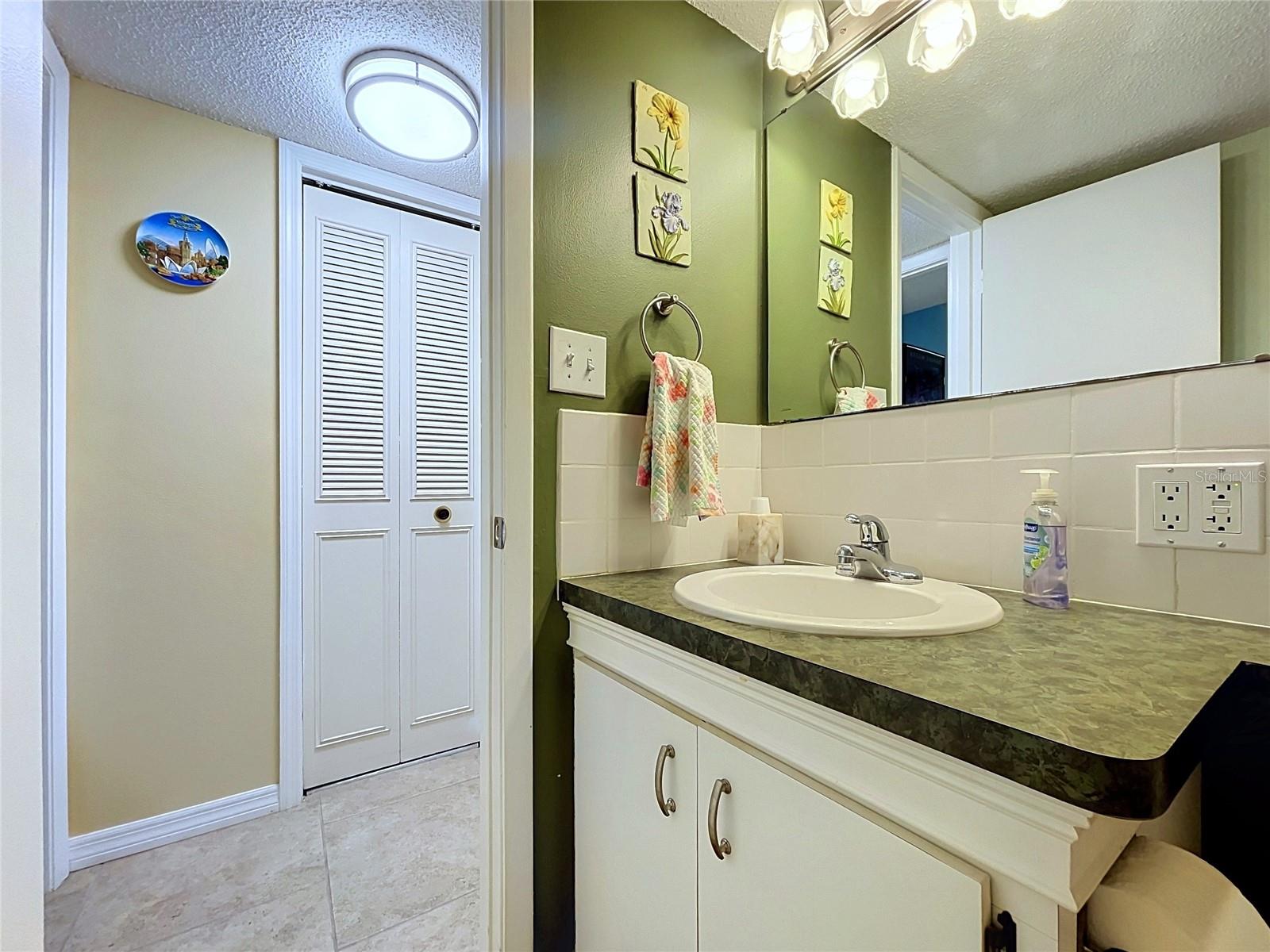 Condominium at 3852 CATALINA DR #127, BRADENTON, photo 40 of 87
