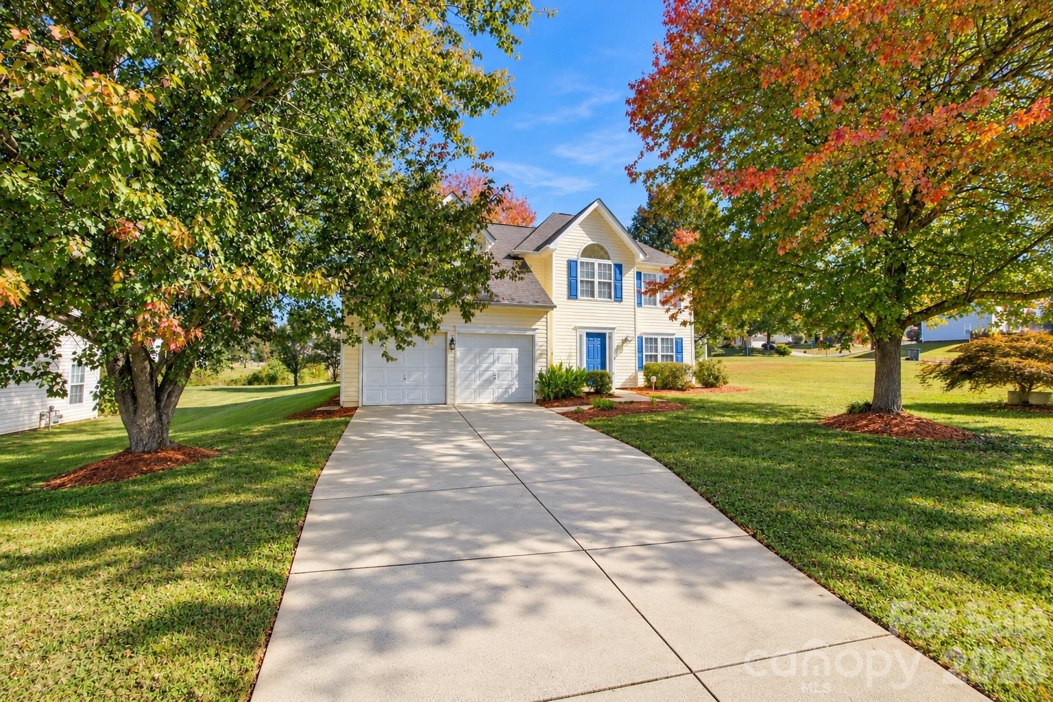 Elongated Driveway with plenty of parking - 9741 Bradstreet Commons Way, Charlotte