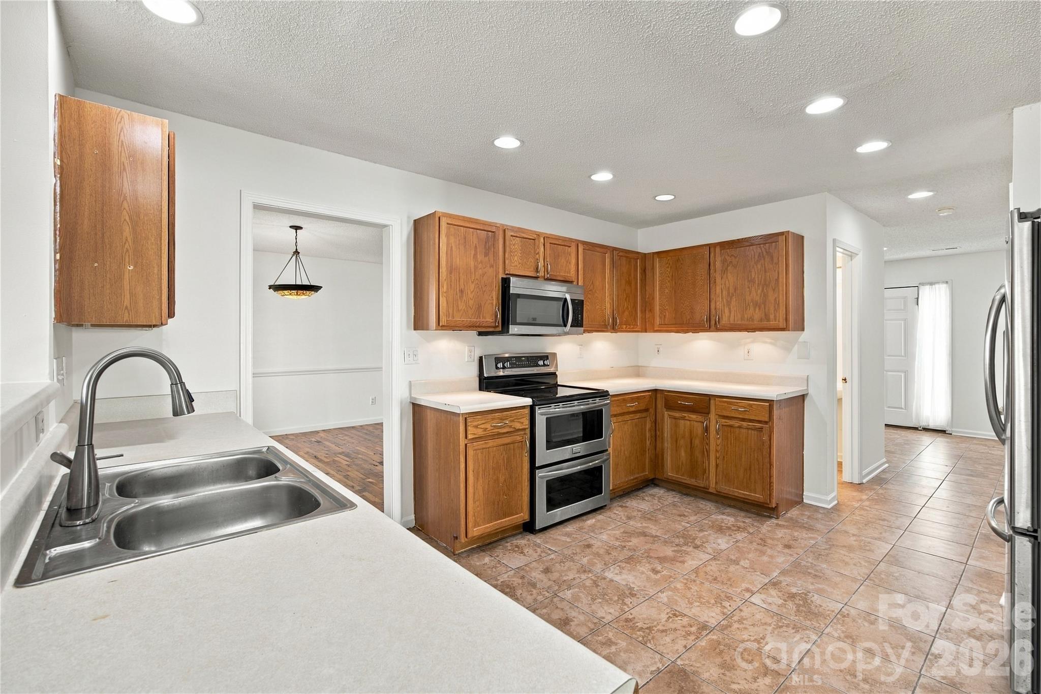 Single Family Residence at 9741 Bradstreet Commons Way, Charlotte, photo 11 of 47