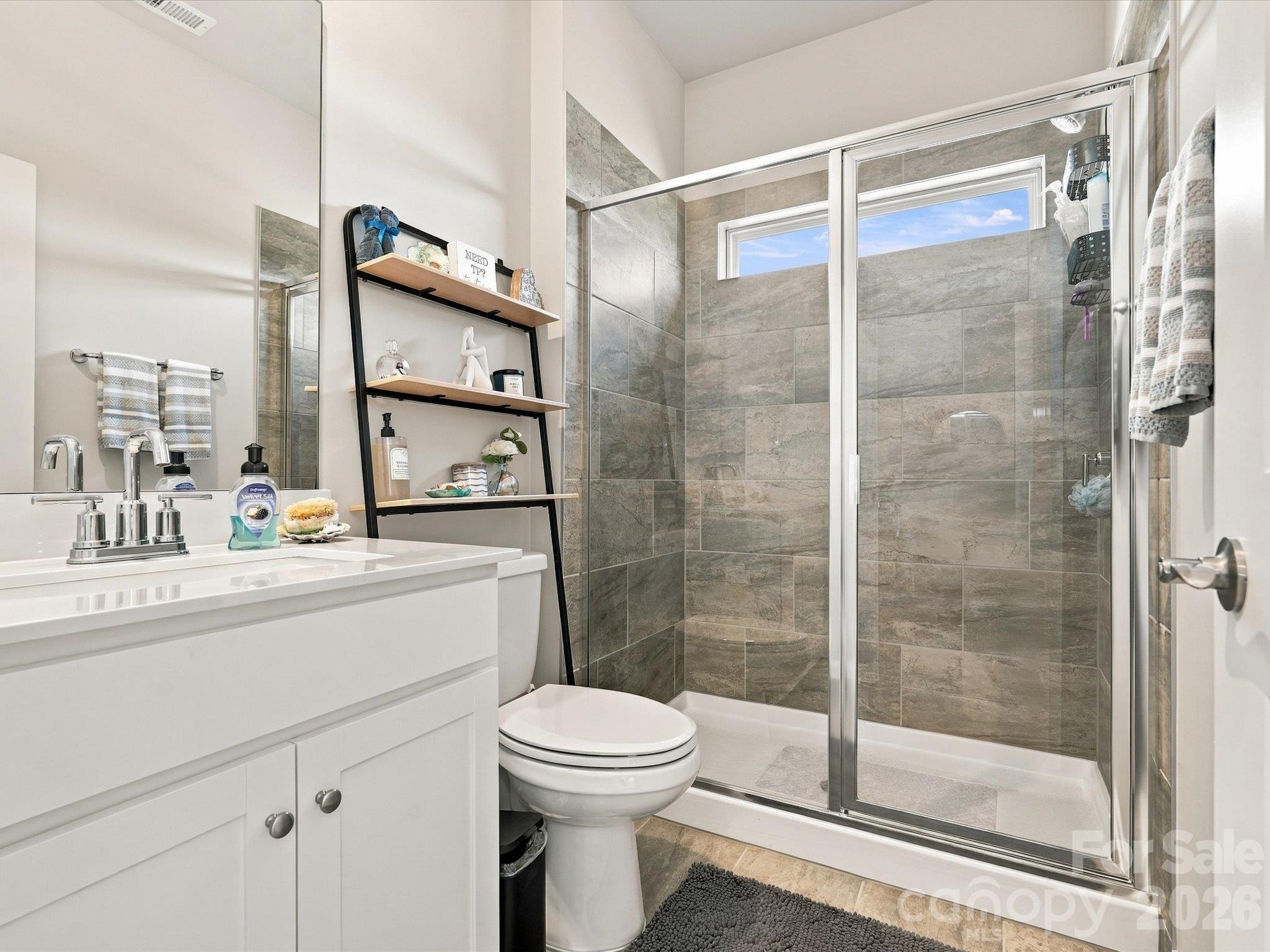 Single Family Residence at 2832 Morning Song Way, Lancaster, photo 5 of 44