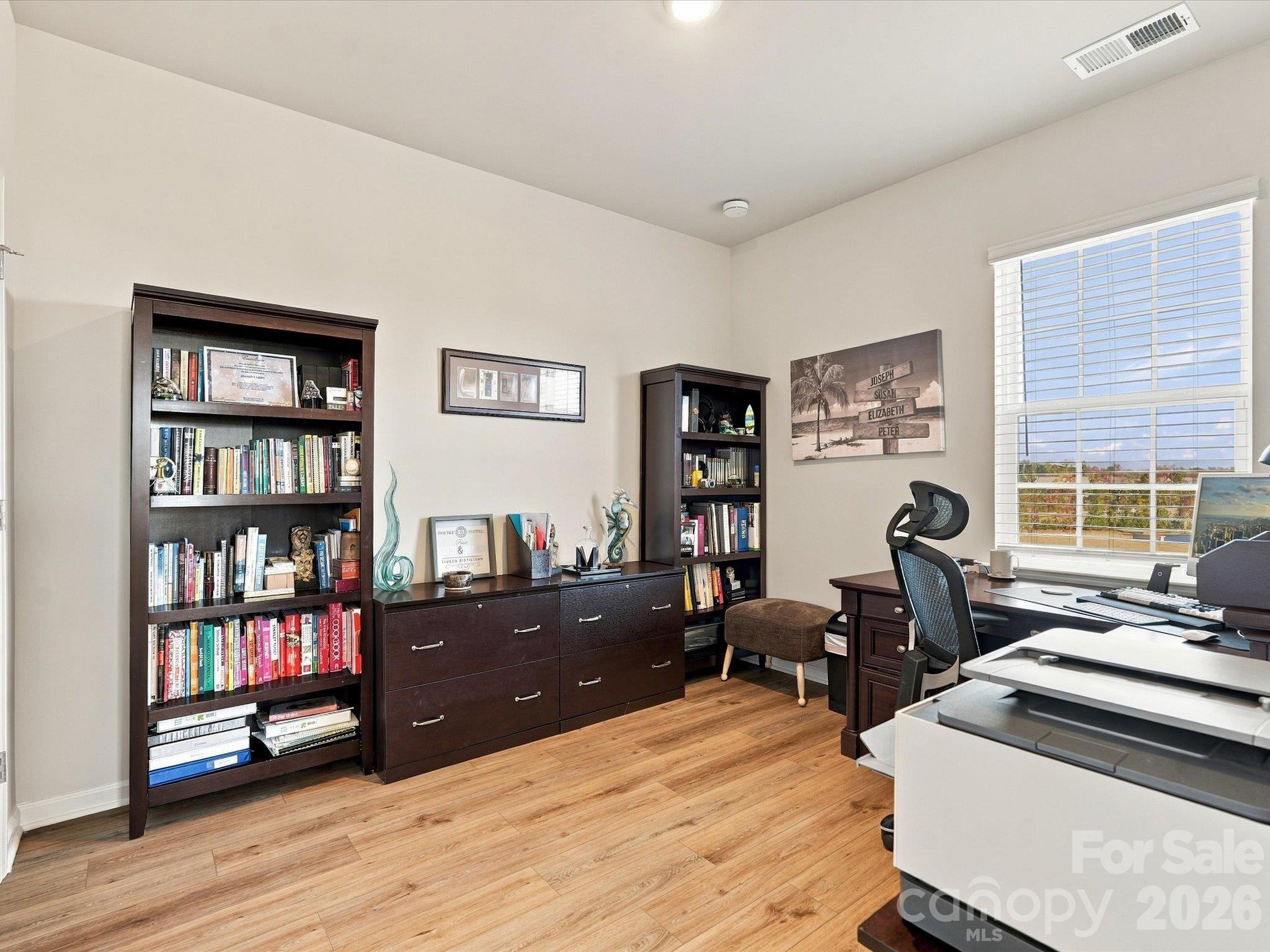Single Family Residence at 2832 Morning Song Way, Lancaster, photo 6 of 44