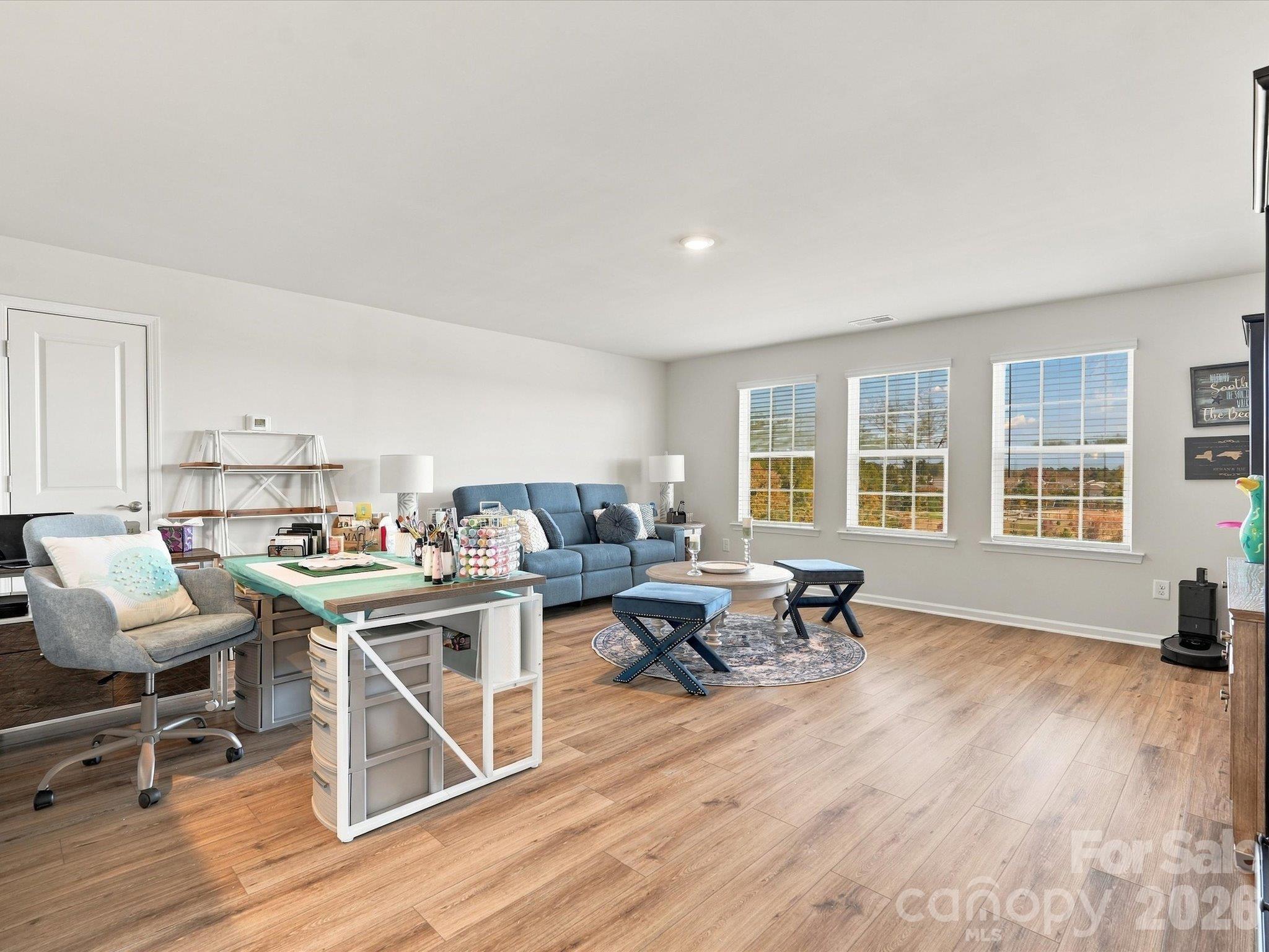 Single Family Residence at 2832 Morning Song Way, Lancaster, photo 13 of 44