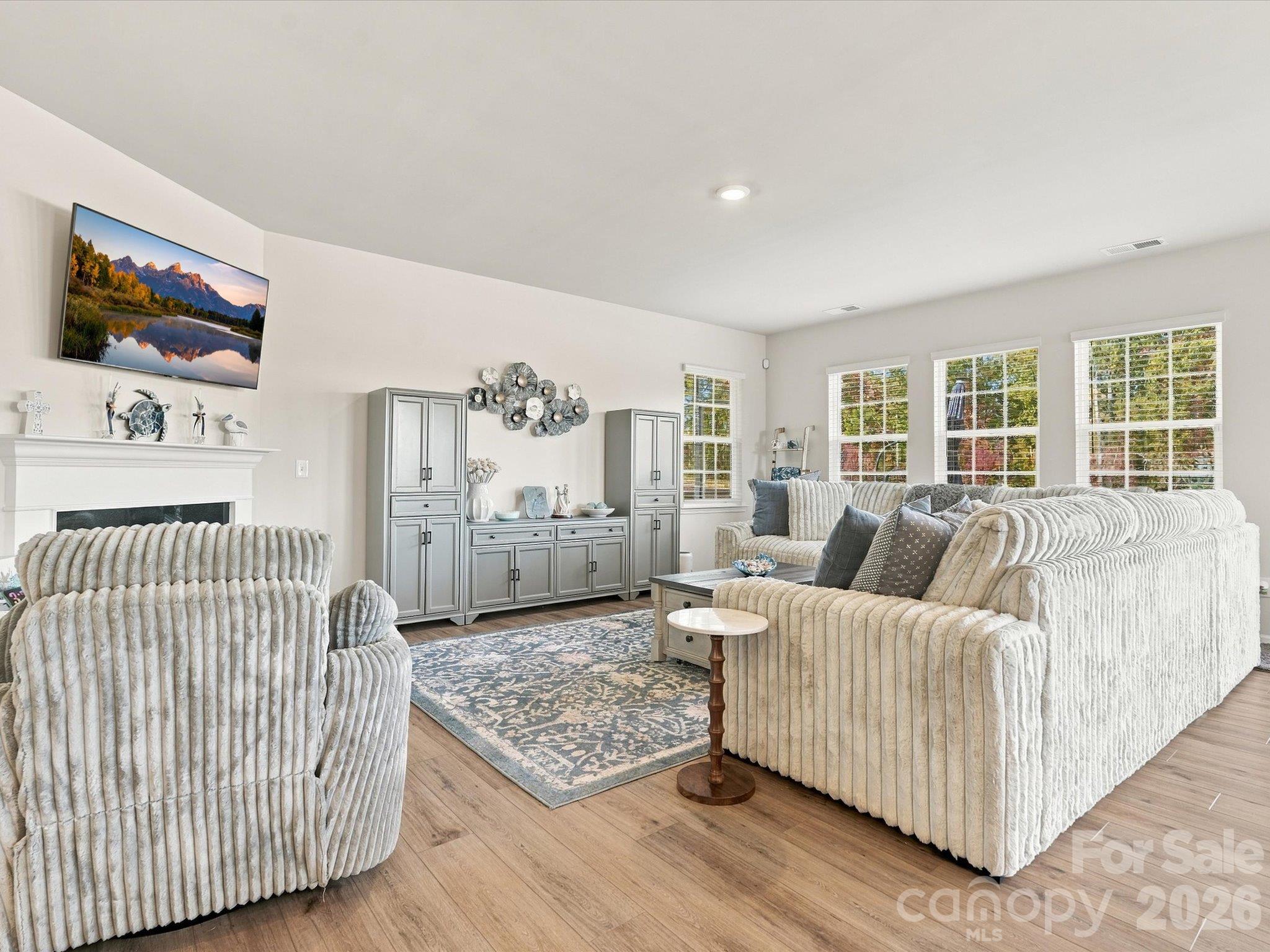 Single Family Residence at 2832 Morning Song Way, Lancaster, photo 15 of 44