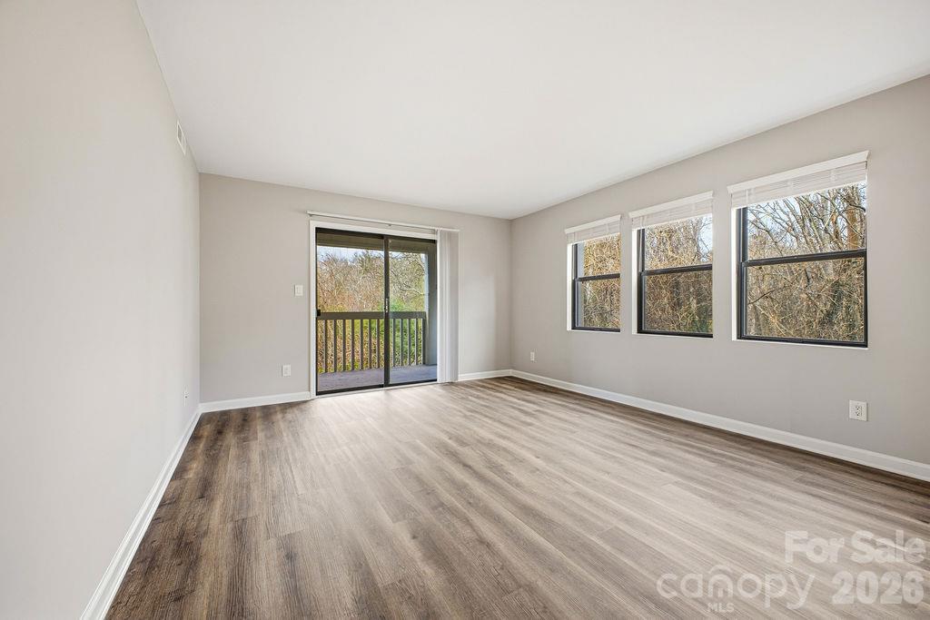Condominium at 1605 Abbey Circle, Asheville, photo 5 of 22