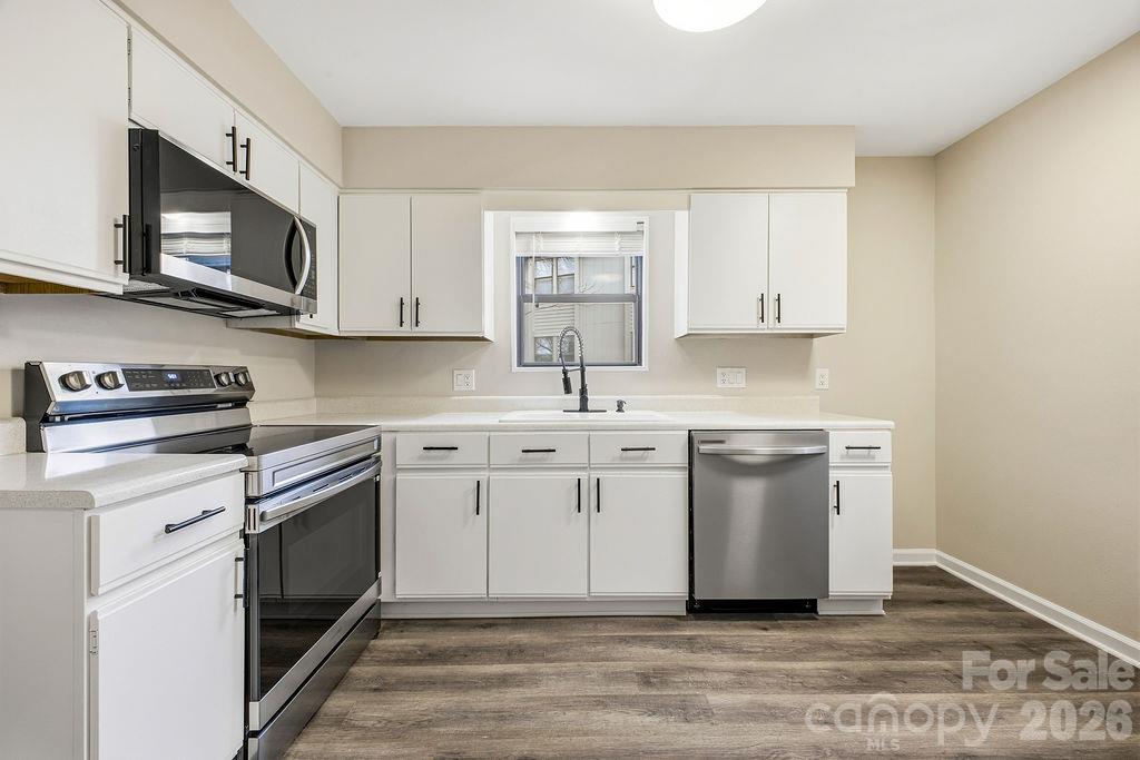 Condominium at 1605 Abbey Circle, Asheville, photo 6 of 22