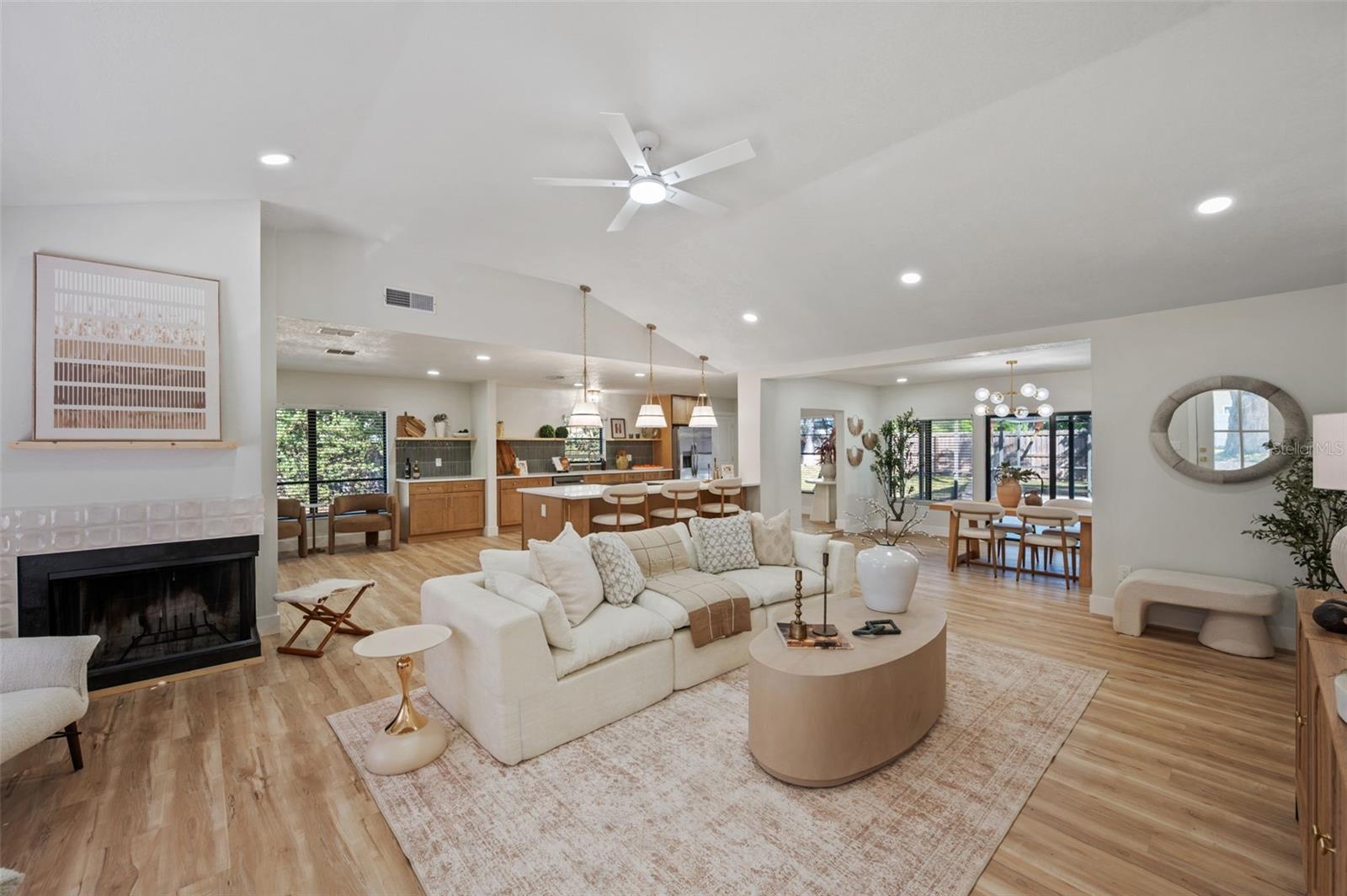 Single Family Residence at 16611 ROUND OAK DR, TAMPA, photo 5 of 47