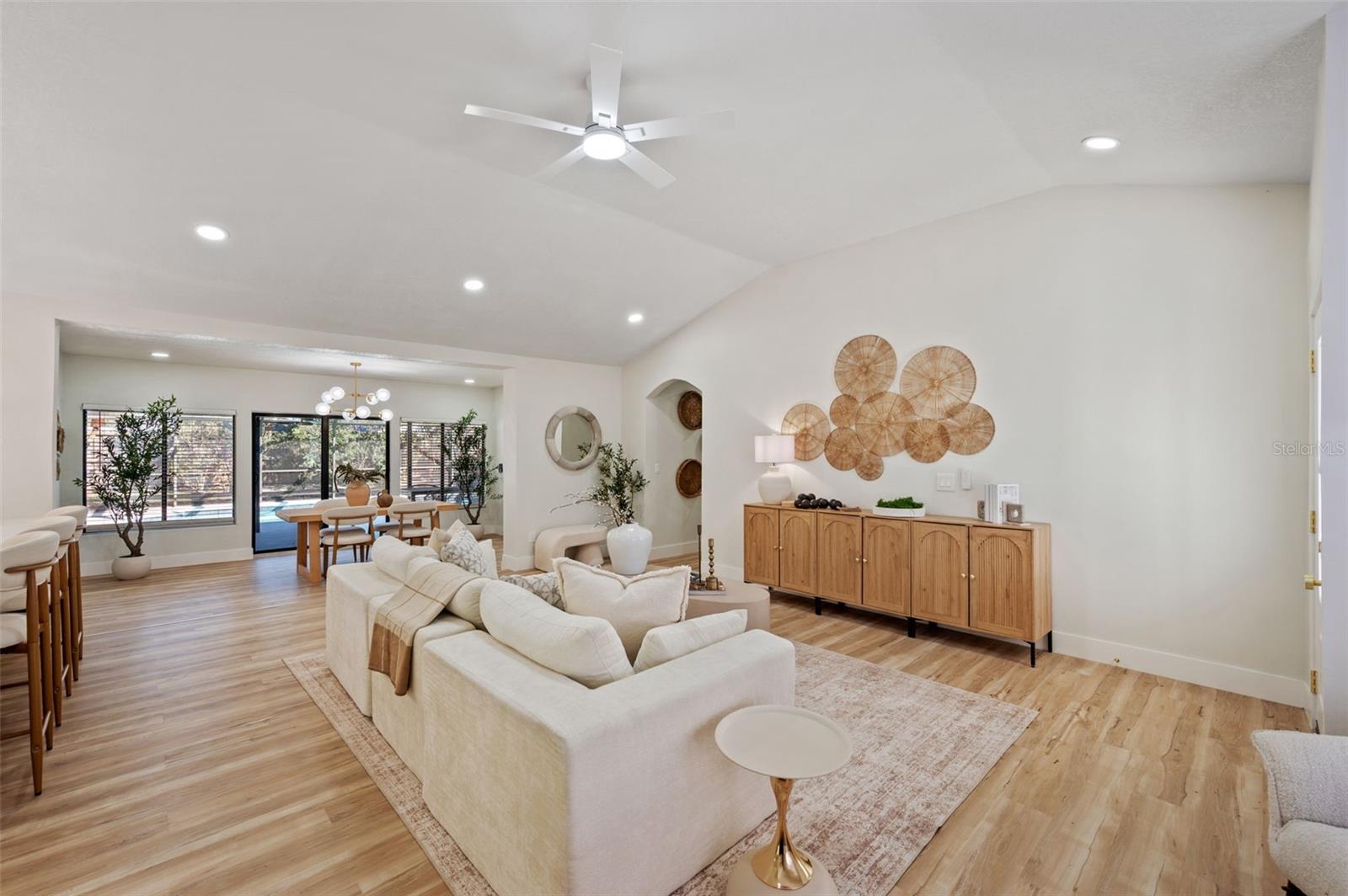 Single Family Residence at 16611 ROUND OAK DR, TAMPA, photo 6 of 47