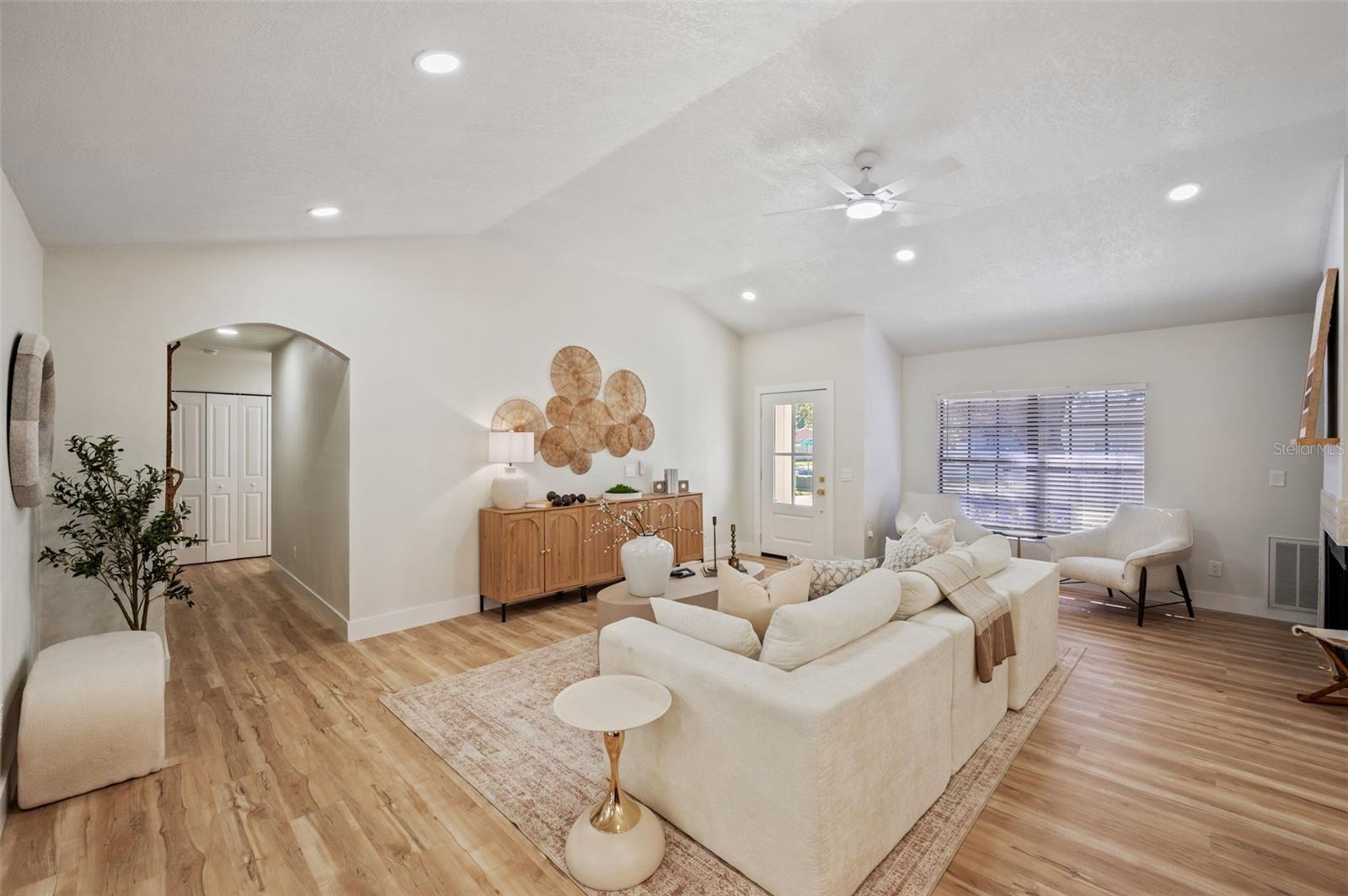 Single Family Residence at 16611 ROUND OAK DR, TAMPA, photo 7 of 47