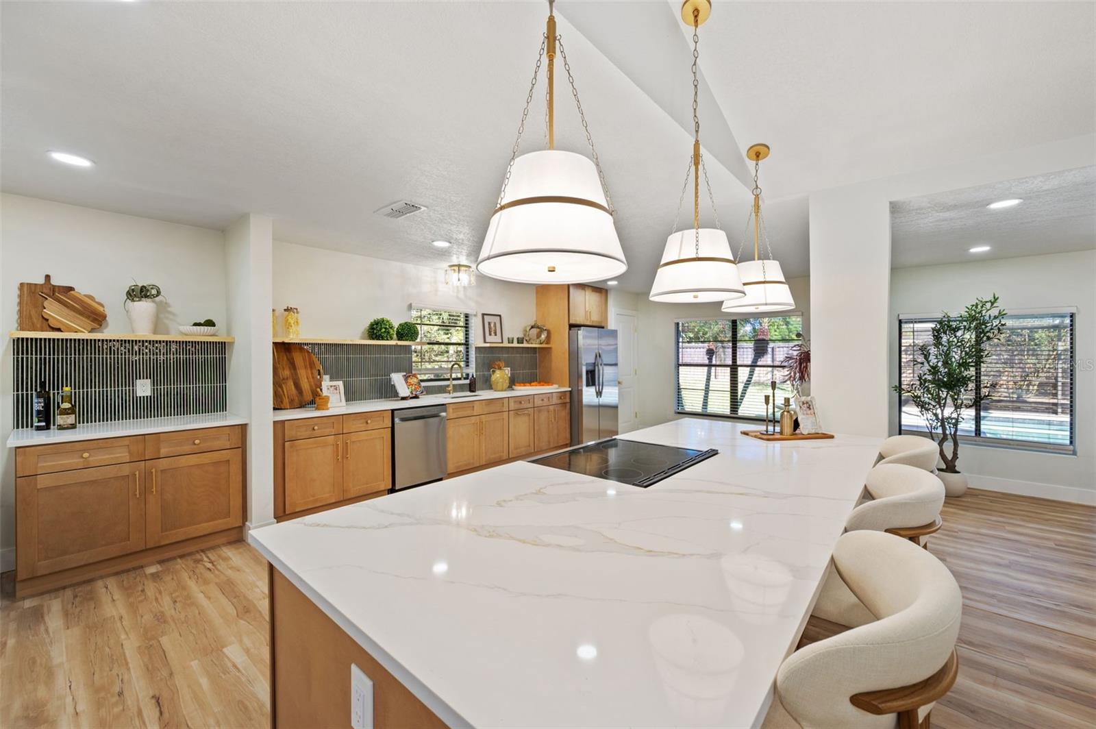 Single Family Residence at 16611 ROUND OAK DR, TAMPA, photo 9 of 47