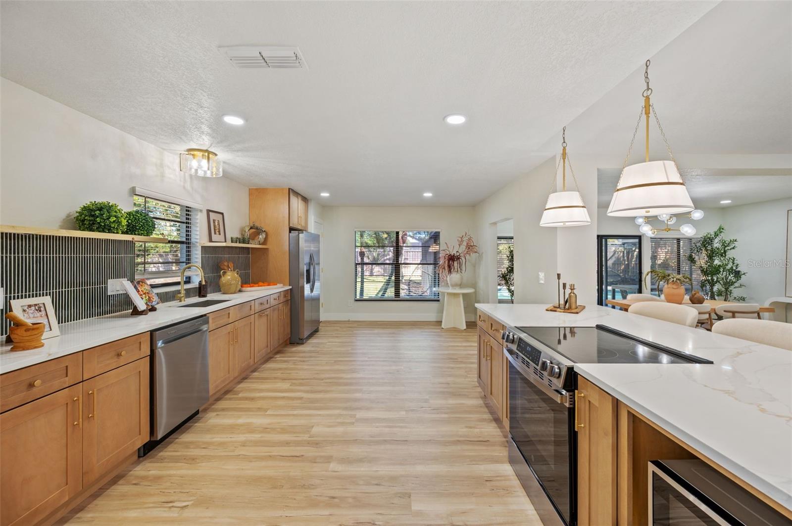 Single Family Residence at 16611 ROUND OAK DR, TAMPA, photo 16 of 47