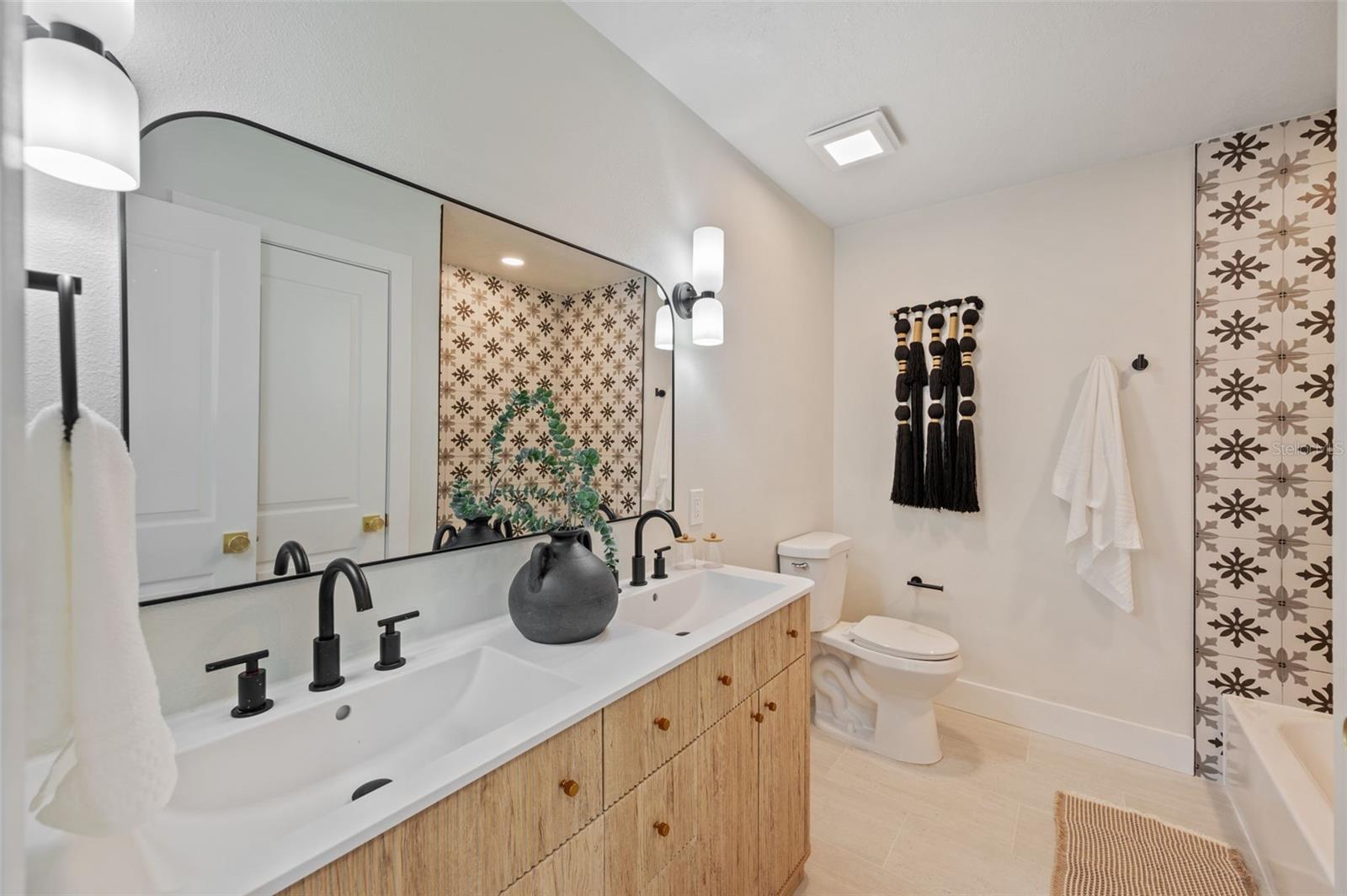 Single Family Residence at 16611 ROUND OAK DR, TAMPA, photo 34 of 47
