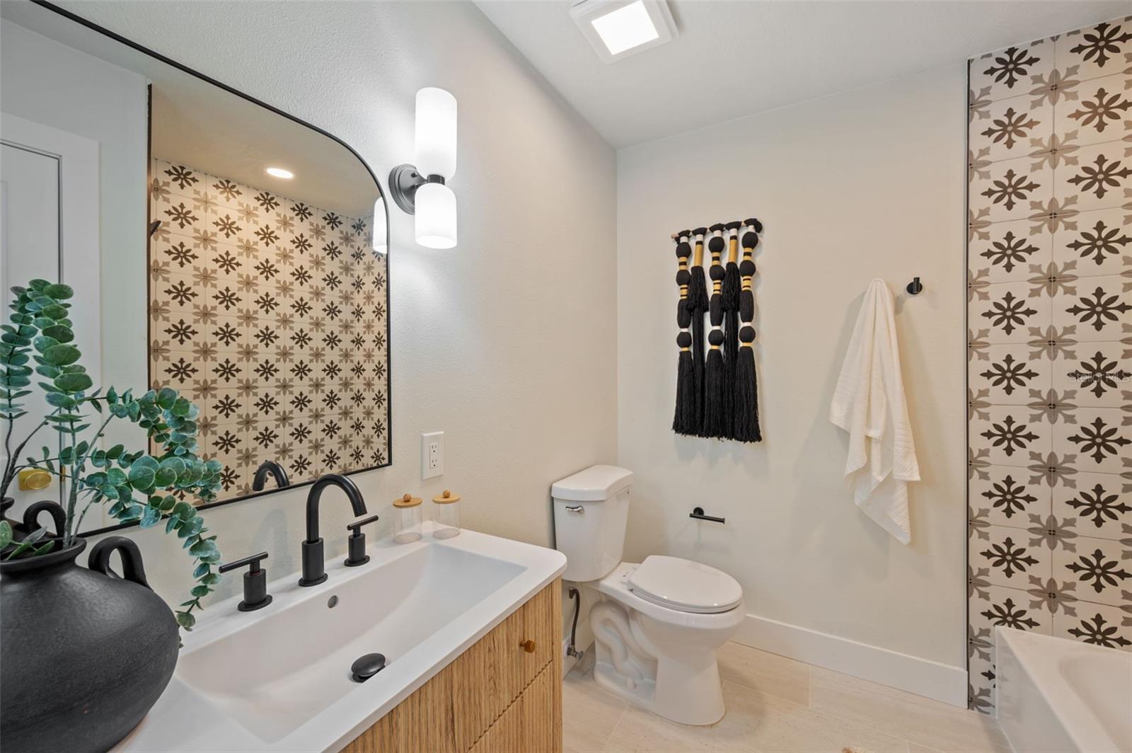 Single Family Residence at 16611 ROUND OAK DR, TAMPA, photo 35 of 47