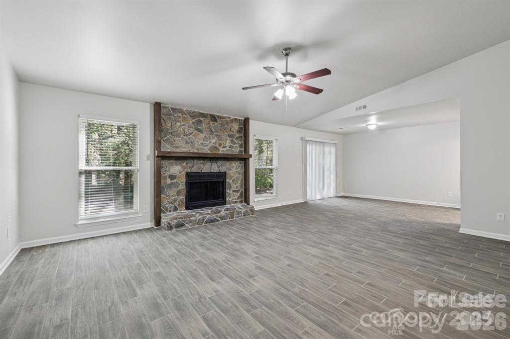 Single Family Residence at 7030 Huntsmaster Drive, Charlotte, photo 2 of 34