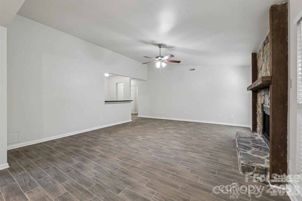 Single Family Residence at 7030 Huntsmaster Drive, Charlotte, photo 3 of 34