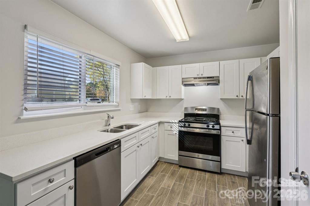 Single Family Residence at 7030 Huntsmaster Drive, Charlotte, photo 7 of 34
