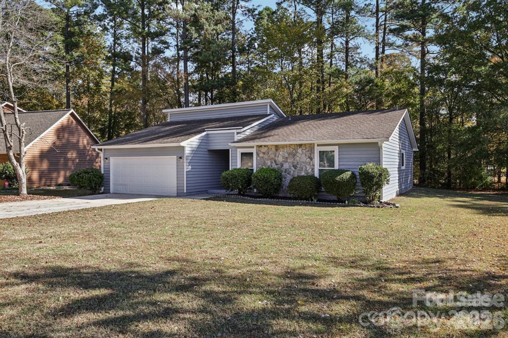 Single Family Residence at 7030 Huntsmaster Drive, Charlotte, photo 12 of 34