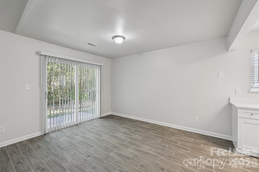 Single Family Residence at 7030 Huntsmaster Drive, Charlotte, photo 17 of 34