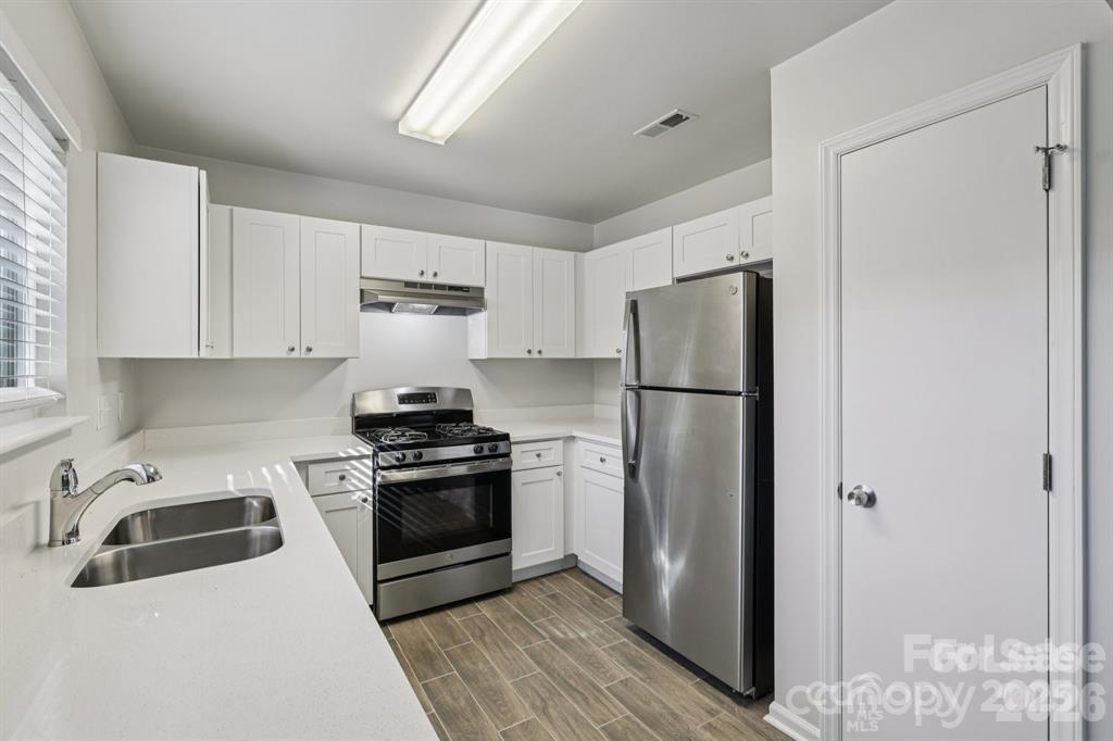 Single Family Residence at 7030 Huntsmaster Drive, Charlotte, photo 19 of 34