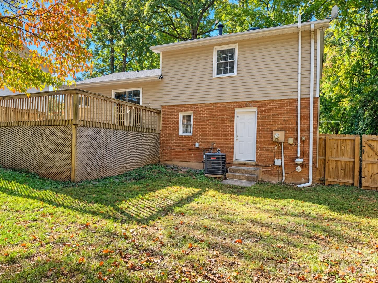Single Family Residence at 2645 Wyman Road, Winston Salem, photo 5 of 37