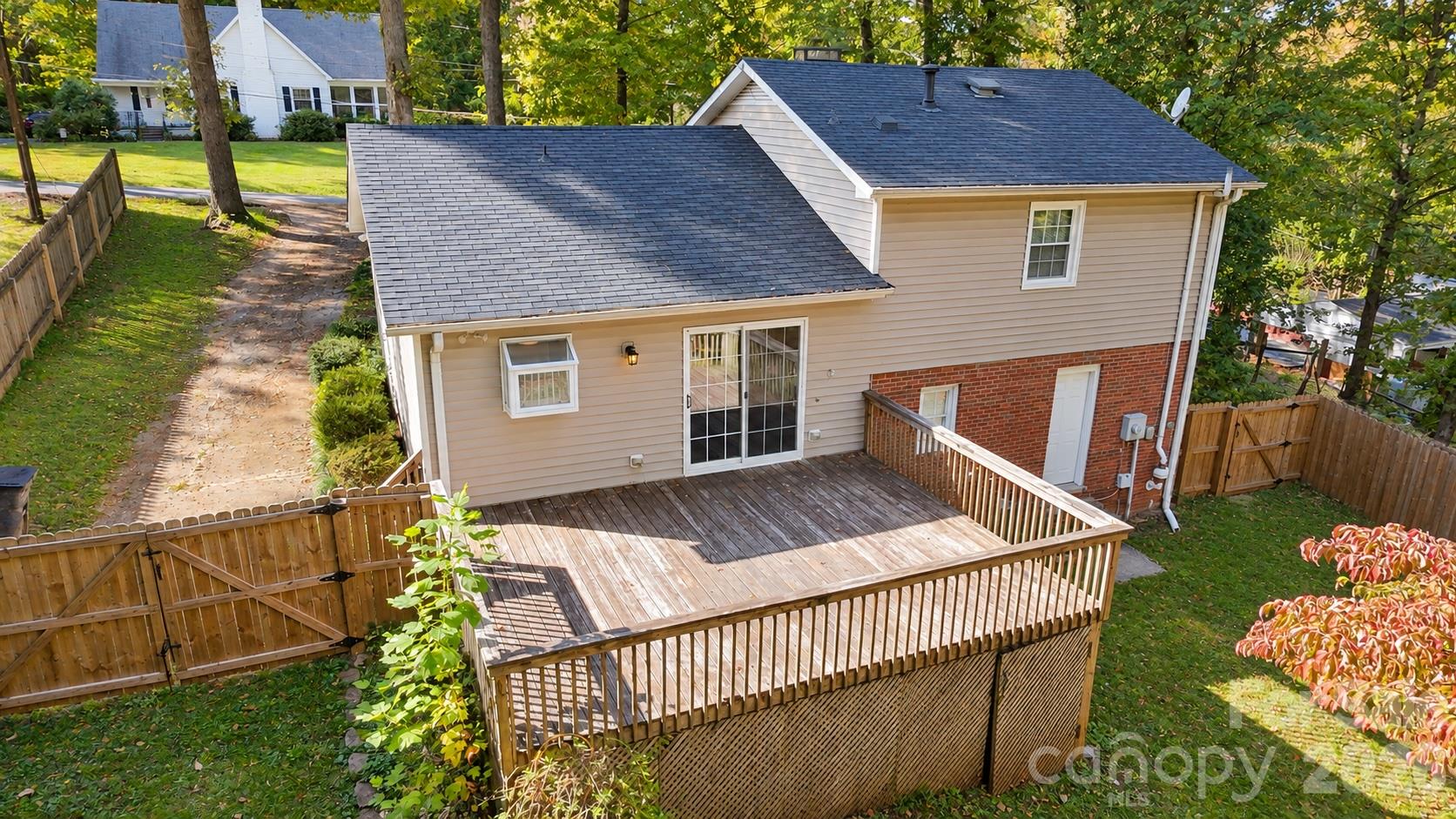 Single Family Residence at 2645 Wyman Road, Winston Salem, photo 8 of 37