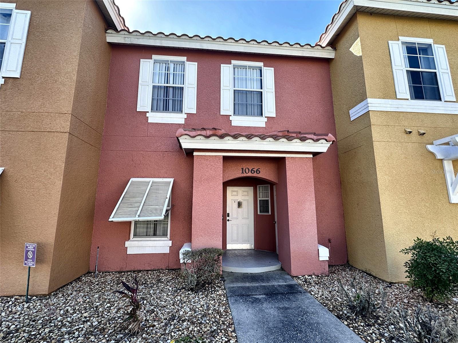 Townhouse at 1066 PARK RIDGE CIR, KISSIMMEE, photo 2 of 45
