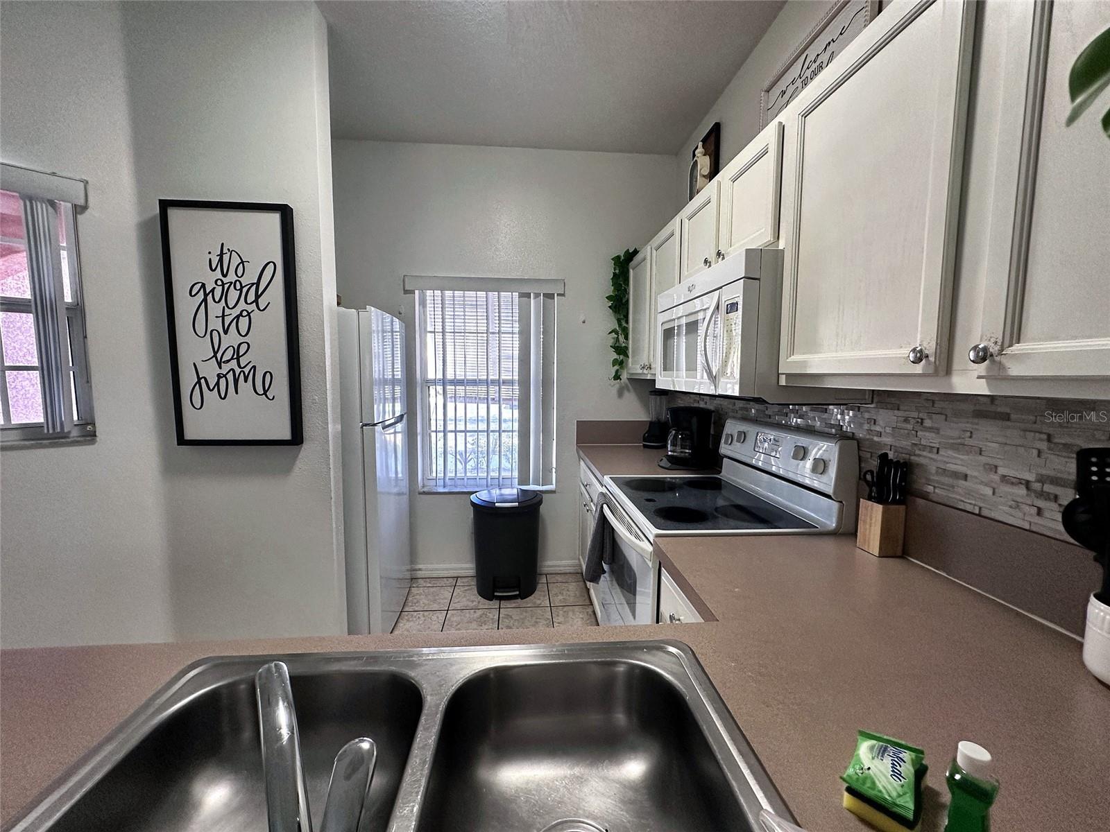 Townhouse at 1066 PARK RIDGE CIR, KISSIMMEE, photo 12 of 45