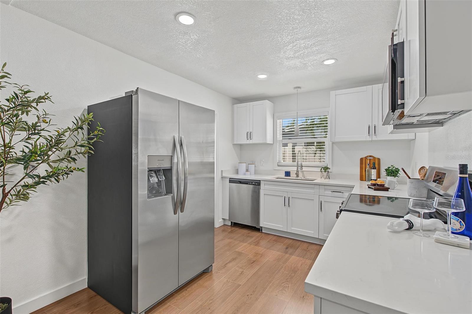 Single Family Residence at 1834 NEW HAMPSHIRE AVE NE, ST PETERSBURG, photo 11 of 45