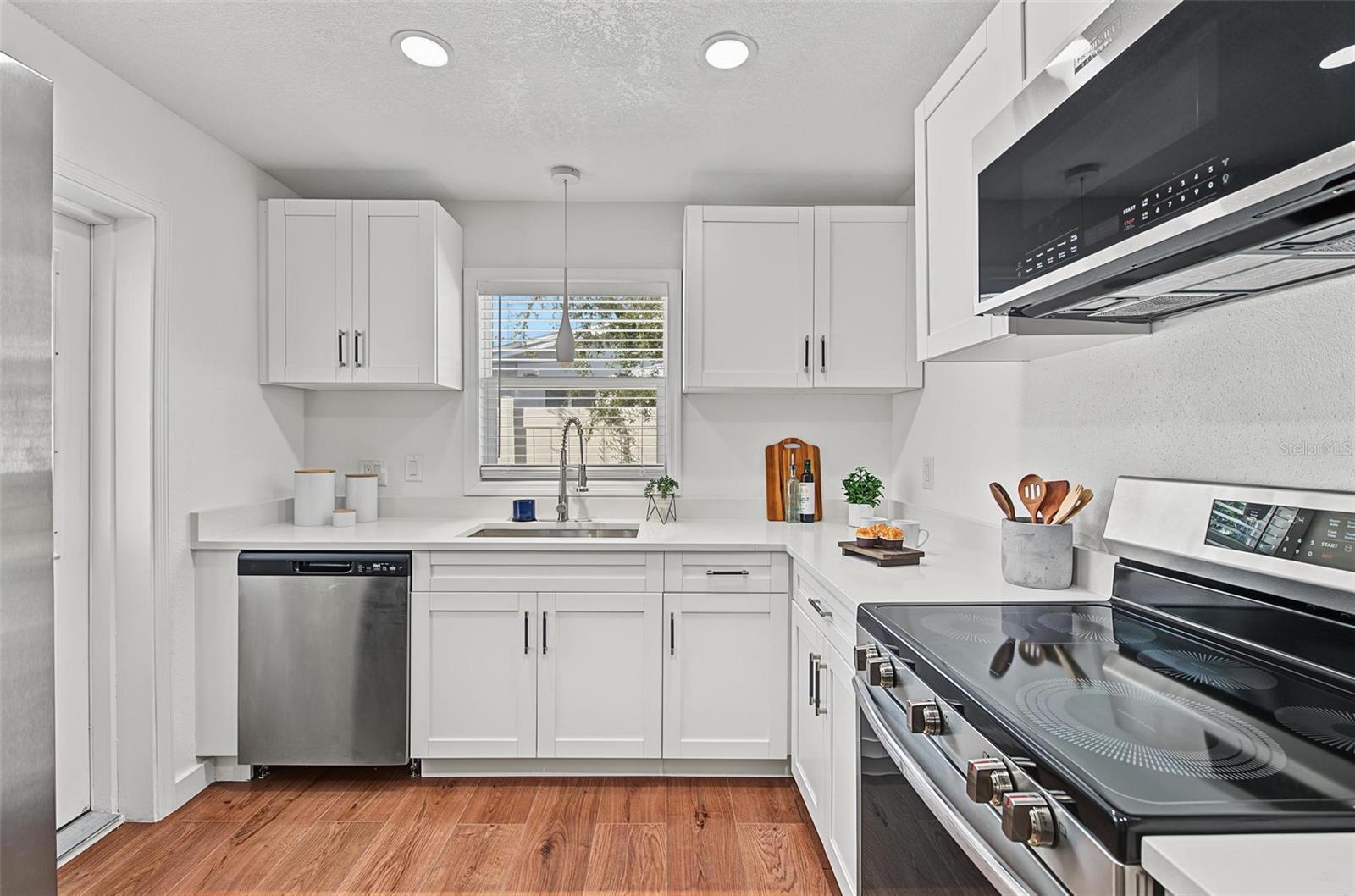 Single Family Residence at 1834 NEW HAMPSHIRE AVE NE, ST PETERSBURG, photo 12 of 45