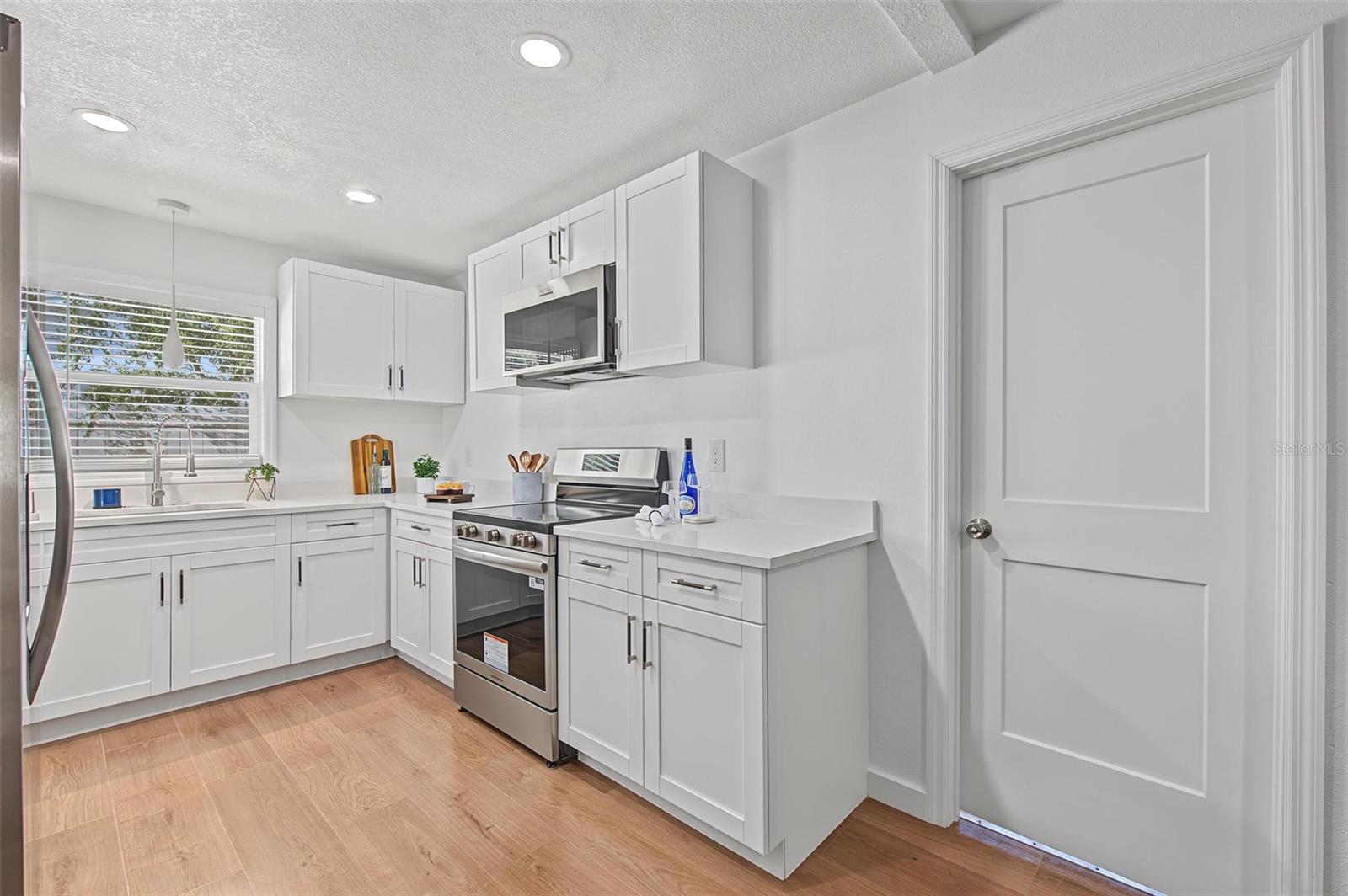 Single Family Residence at 1834 NEW HAMPSHIRE AVE NE, ST PETERSBURG, photo 13 of 45