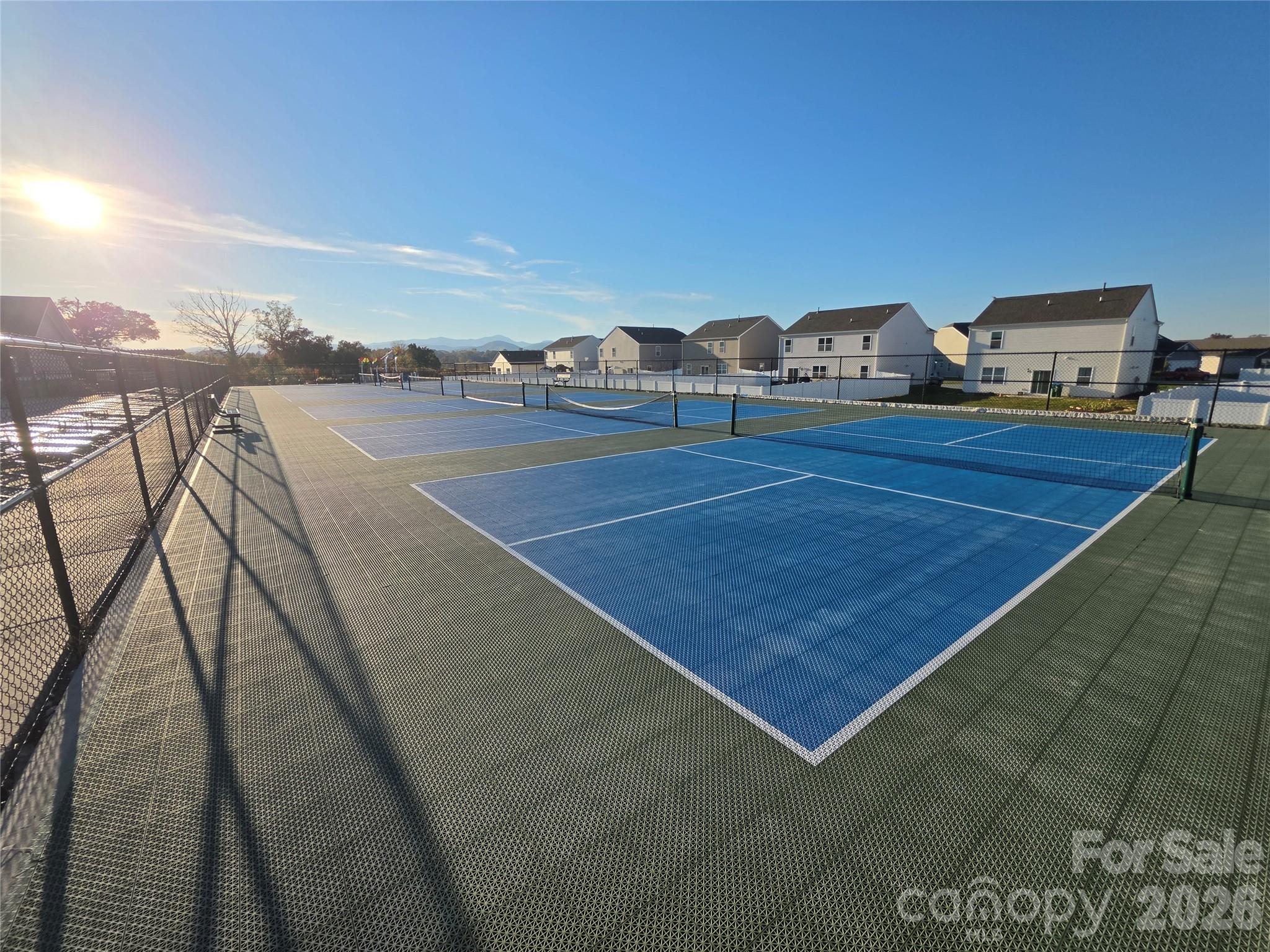 Play pickleball with friends! - 274 Wheatfield Road, Fletcher