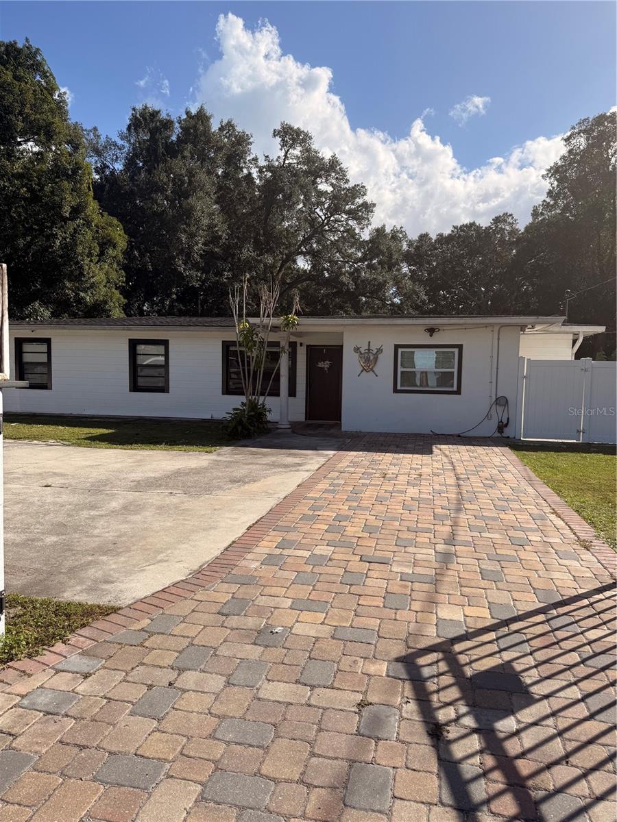 Single Family Residence at 118 W PRINCE ST, TAMPA, photo 2 of 27