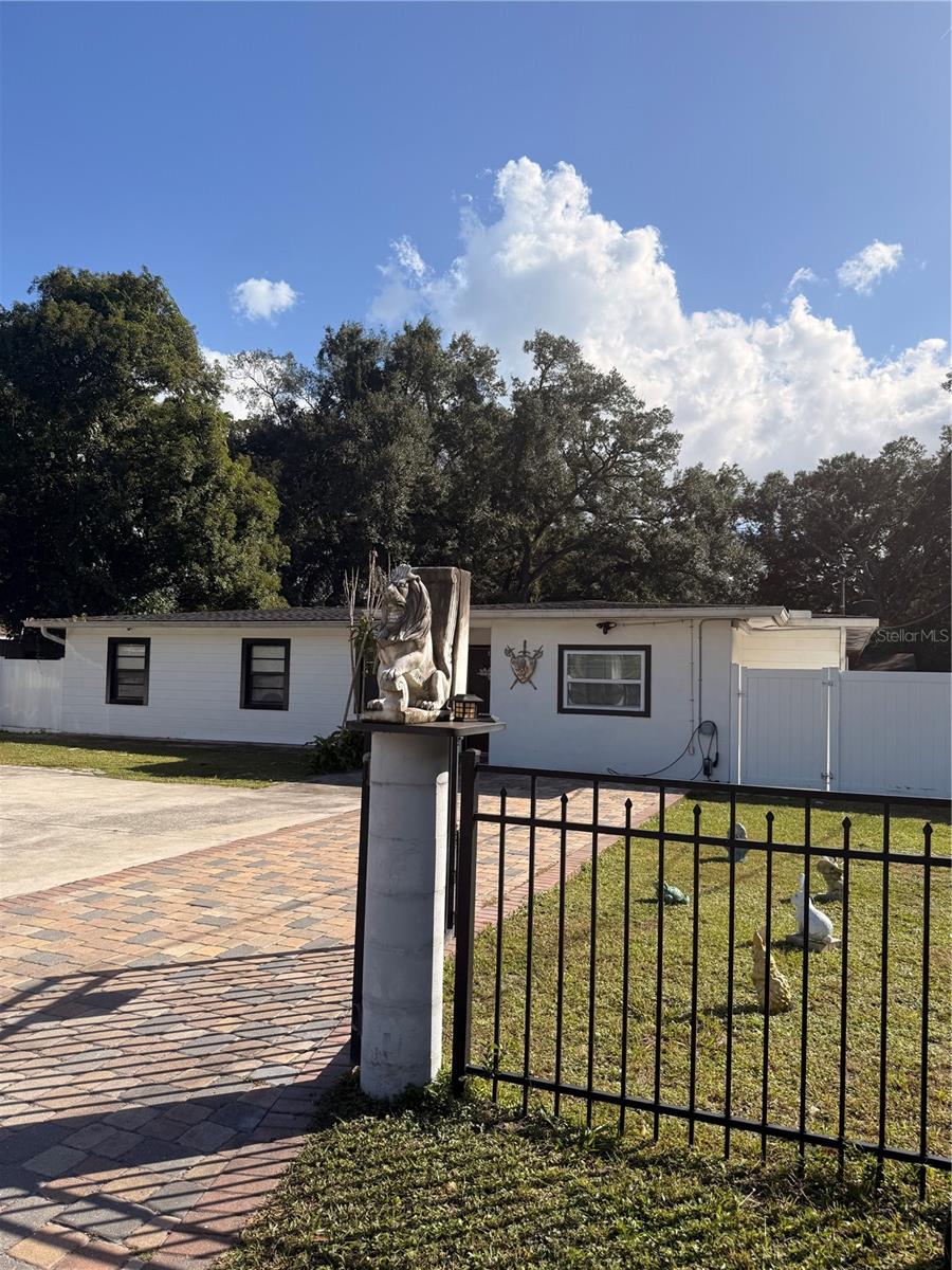 Single Family Residence at 118 W PRINCE ST, TAMPA, photo 3 of 27