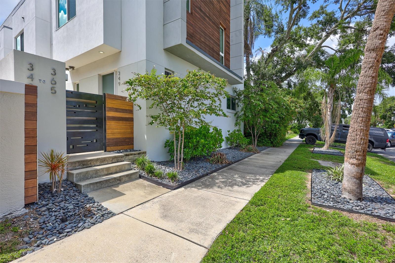 Townhouse at 349 7TH ST S, ST PETERSBURG, photo 3 of 40