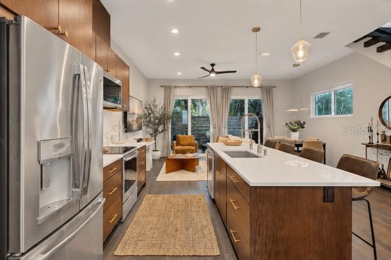 Townhouse at 349 7TH ST S, ST PETERSBURG, photo 9 of 40