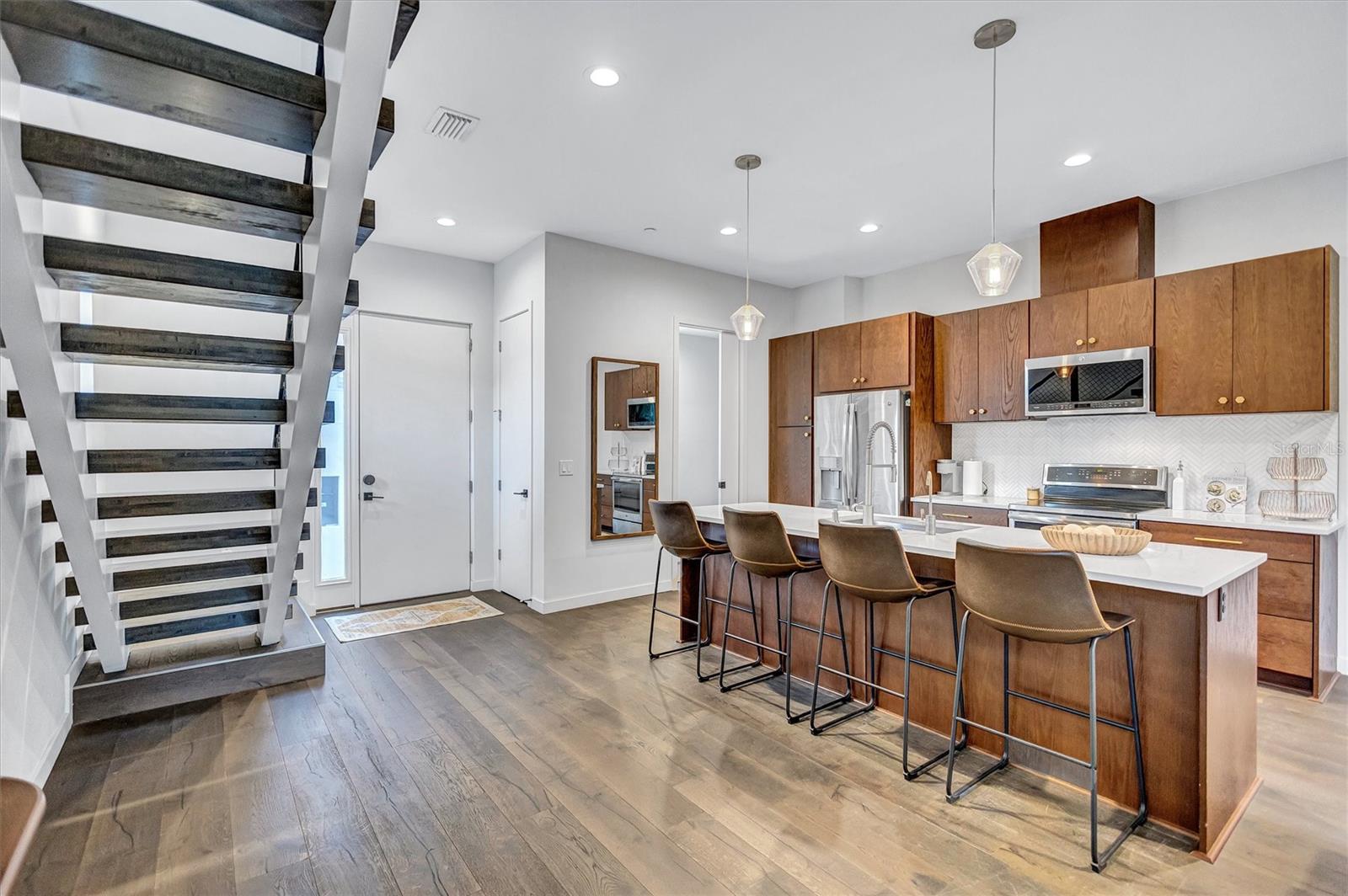 Townhouse at 349 7TH ST S, ST PETERSBURG, photo 14 of 40