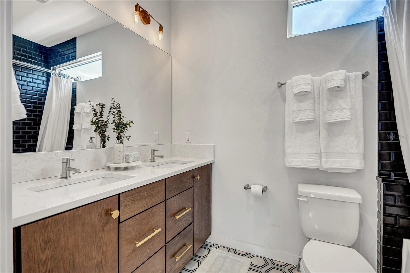 Double sink master vanity. - 349 7TH ST S, ST PETERSBURG