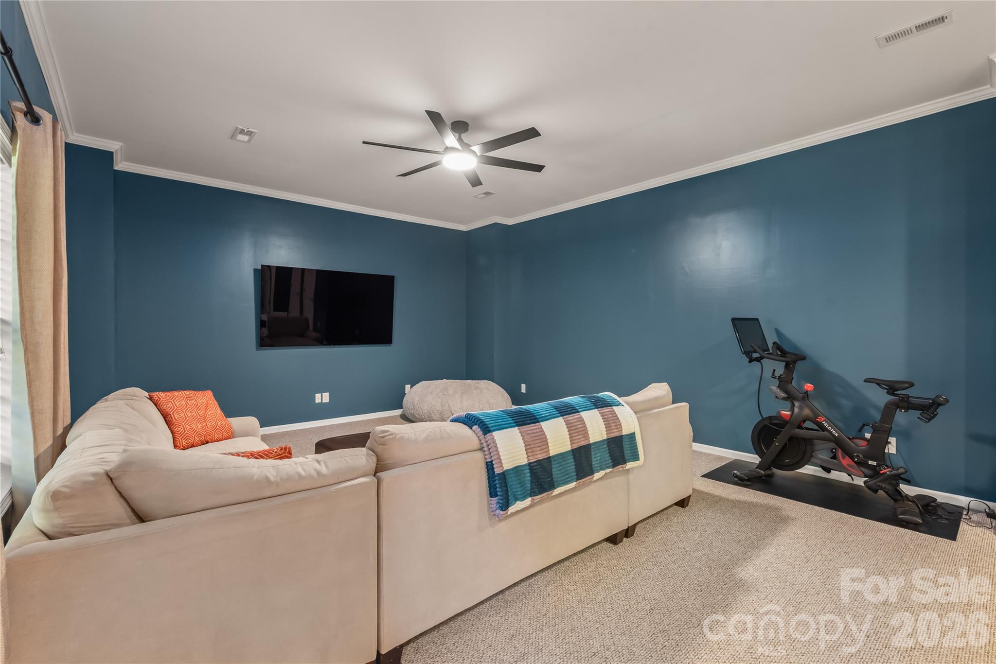 Dark walls make movie watching nice and cozy - 6482 Chadwell Court, Indian Land