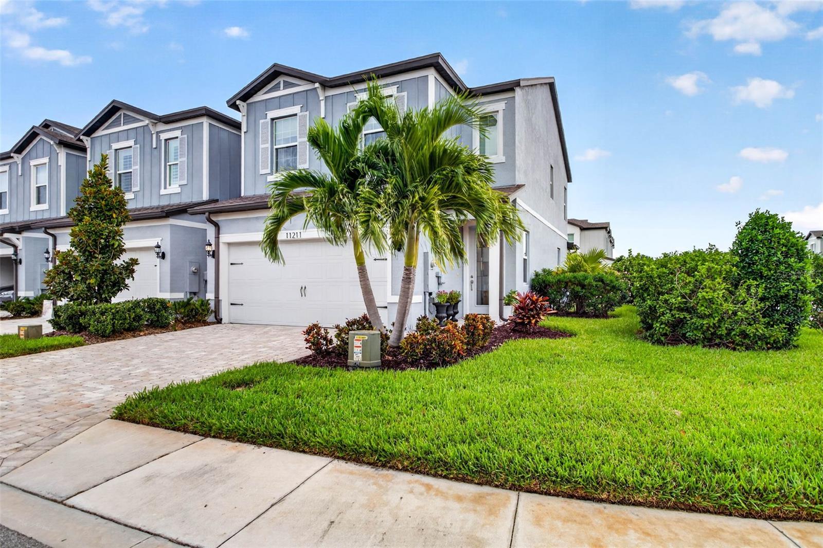 Beautiful landscaping - 11211 BEACH WALK WAY NE, ST PETERSBURG
