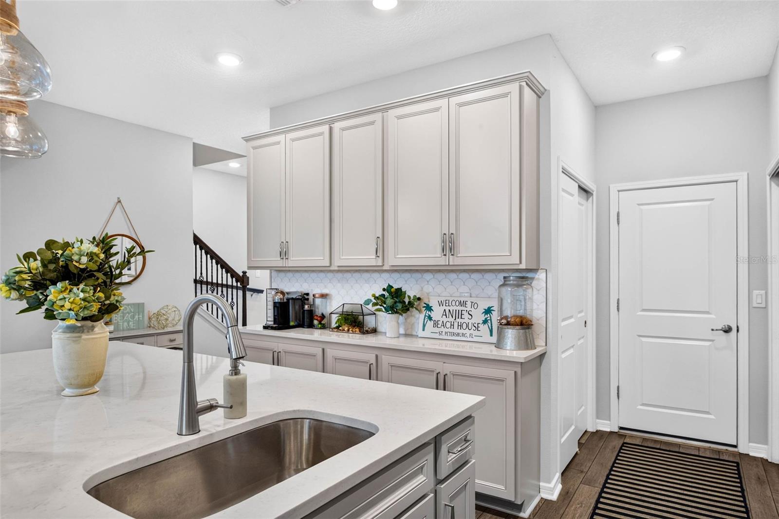 Custom Cabinets and back Splash - 11211 BEACH WALK WAY NE, ST PETERSBURG