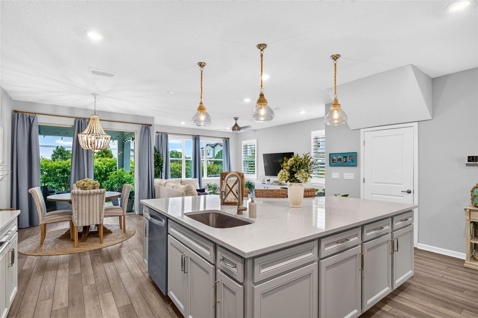 Island and family Dining - 11211 BEACH WALK WAY NE, ST PETERSBURG