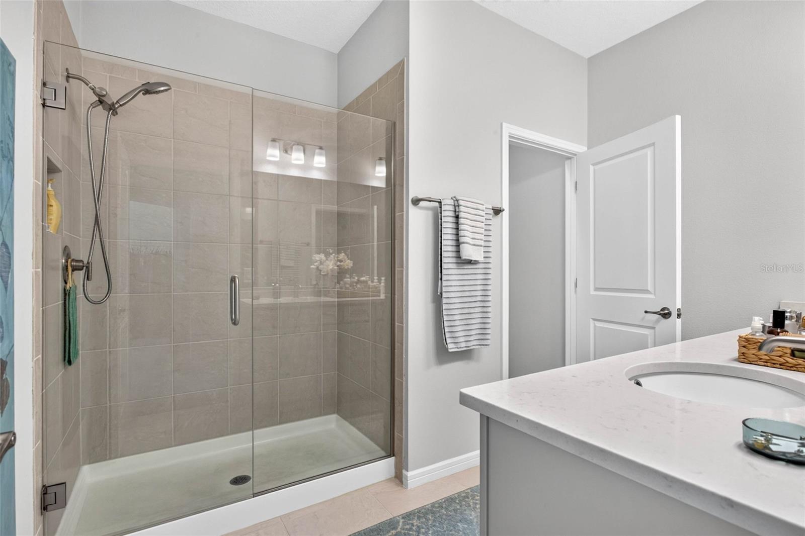 Primary bathroom w Walk In Shower - 11211 BEACH WALK WAY NE, ST PETERSBURG